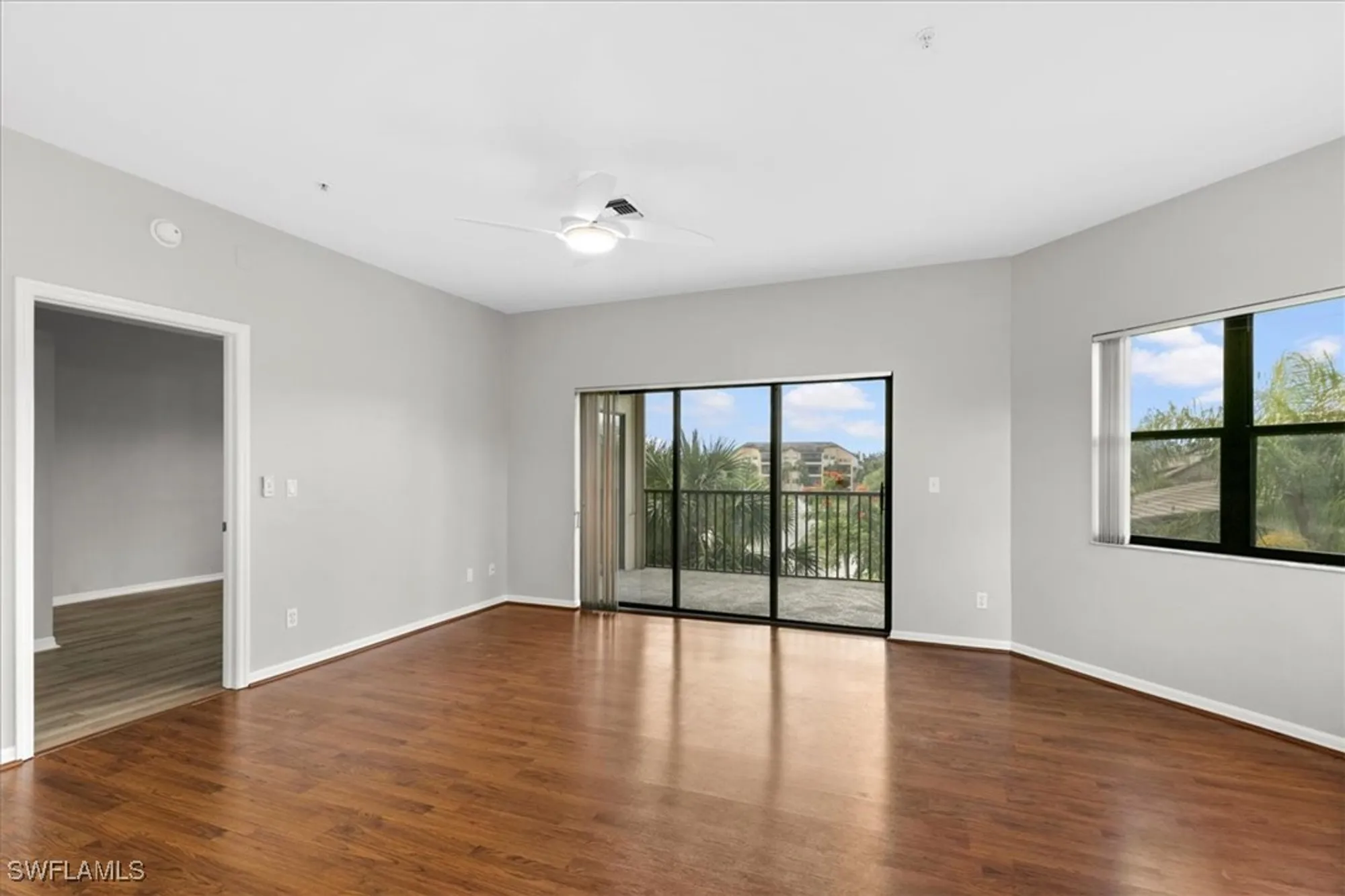 Property Slideshow image 3 of 20 | 195 vintage cir e304, Naples, FL, 34119