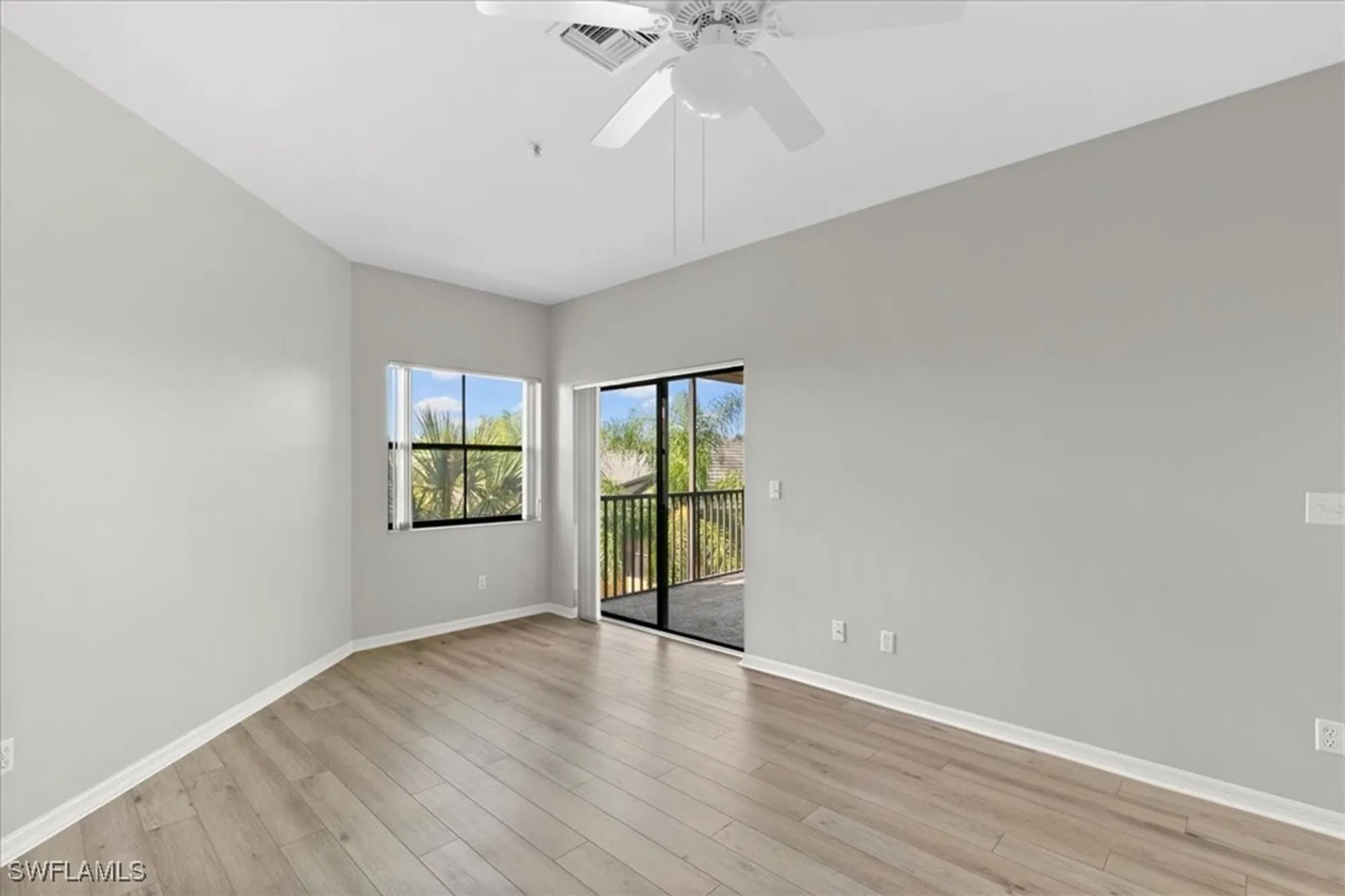 Property Slideshow image 9 of 20 | 195 vintage cir e304, Naples, FL, 34119