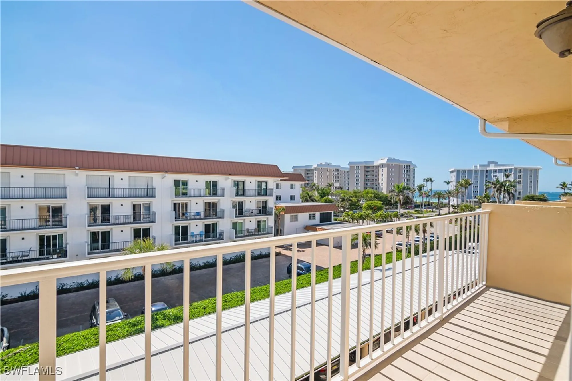 Property Slideshow image 11 of 25 | 3000 gulf shore blvd 415, Naples, FL, 34103