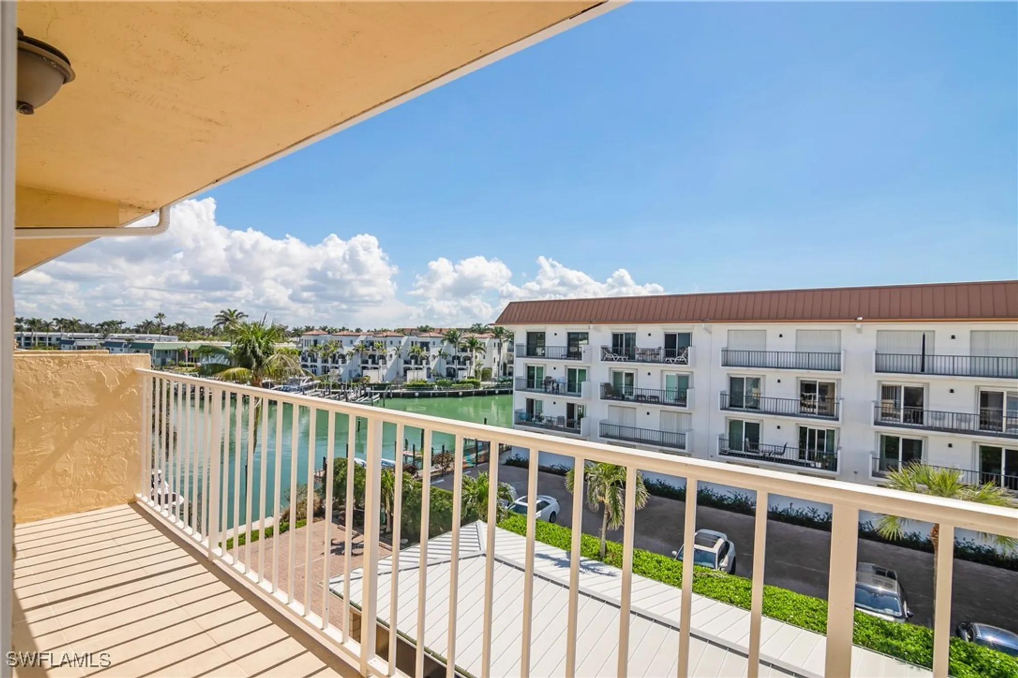 Property Slideshow image 12 of 25 | 3000 gulf shore blvd 415, Naples, FL, 34103