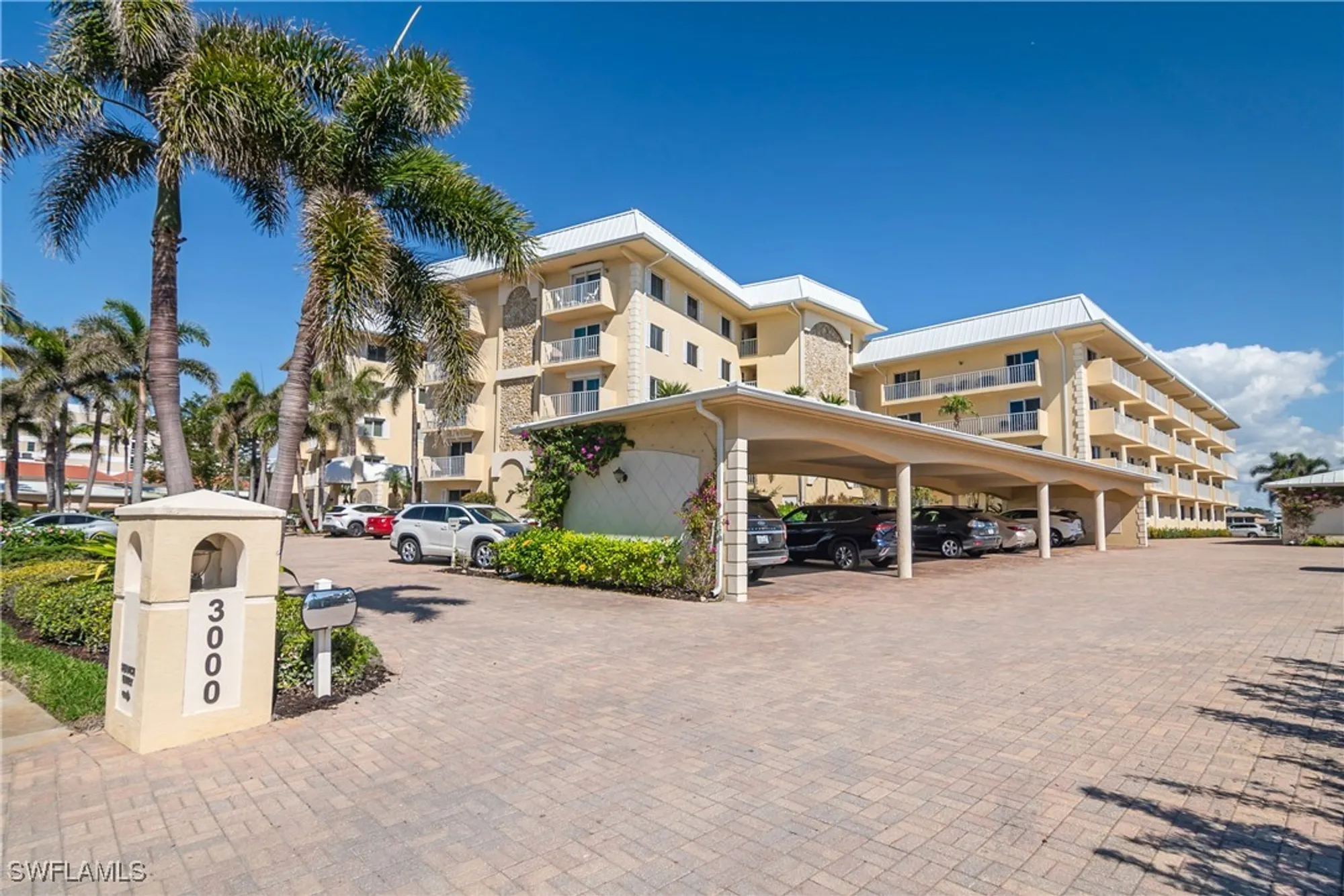 Property Slideshow image 24 of 25 | 3000 gulf shore blvd 415, Naples, FL, 34103