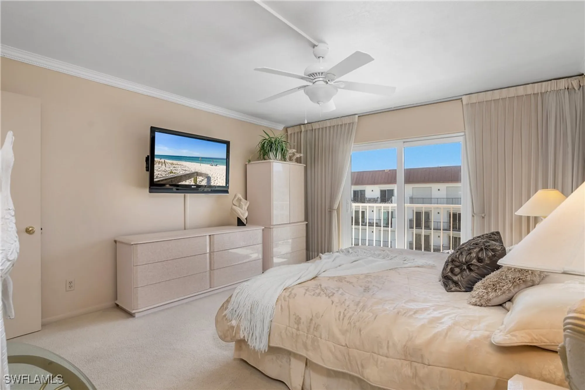 Property Slideshow image 8 of 25 | 3000 gulf shore blvd 415, Naples, FL, 34103