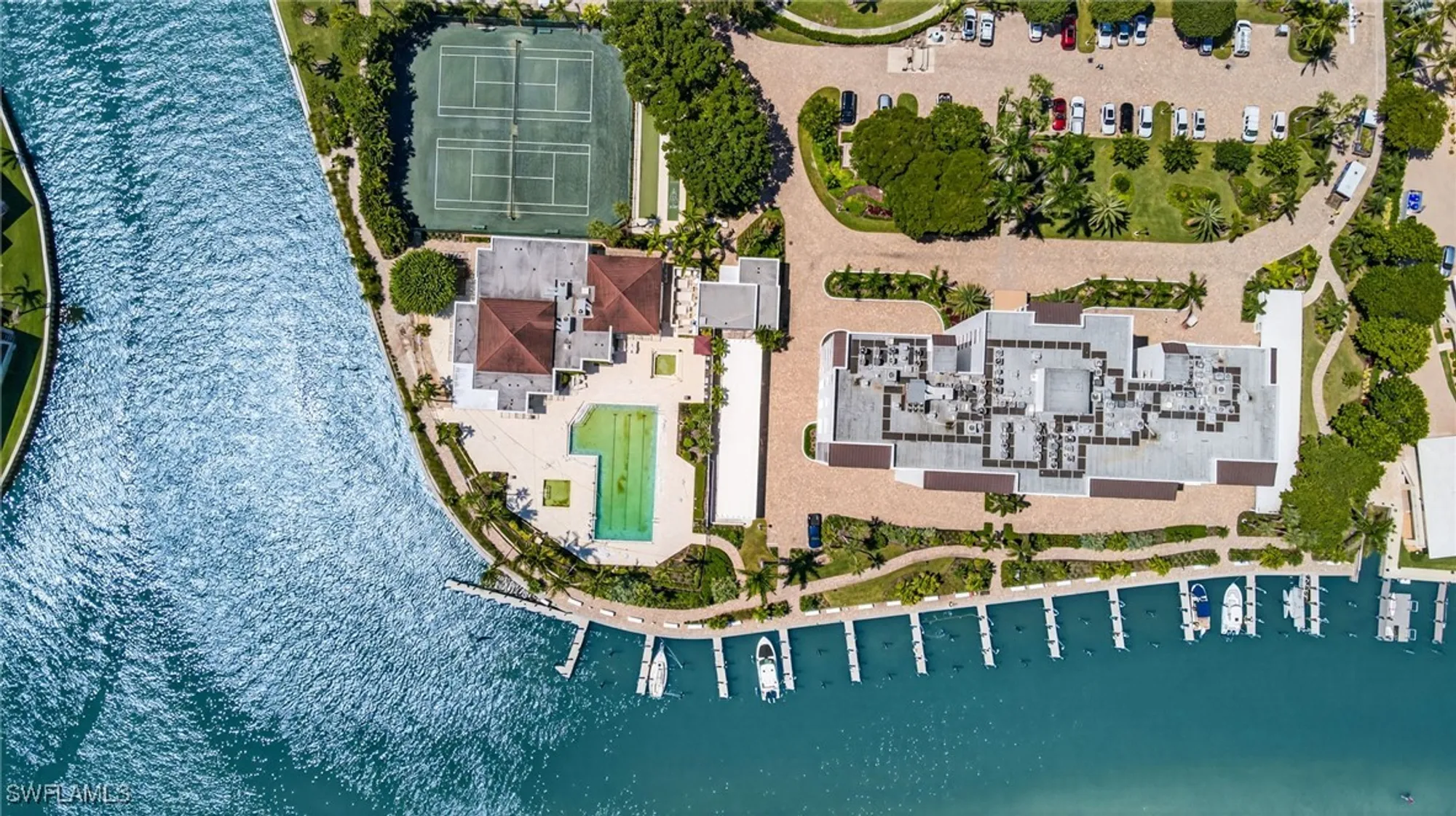 Property Slideshow image 12 of 27 | 2400 gulf shore blvd n ph 4, Naples, FL, 34103