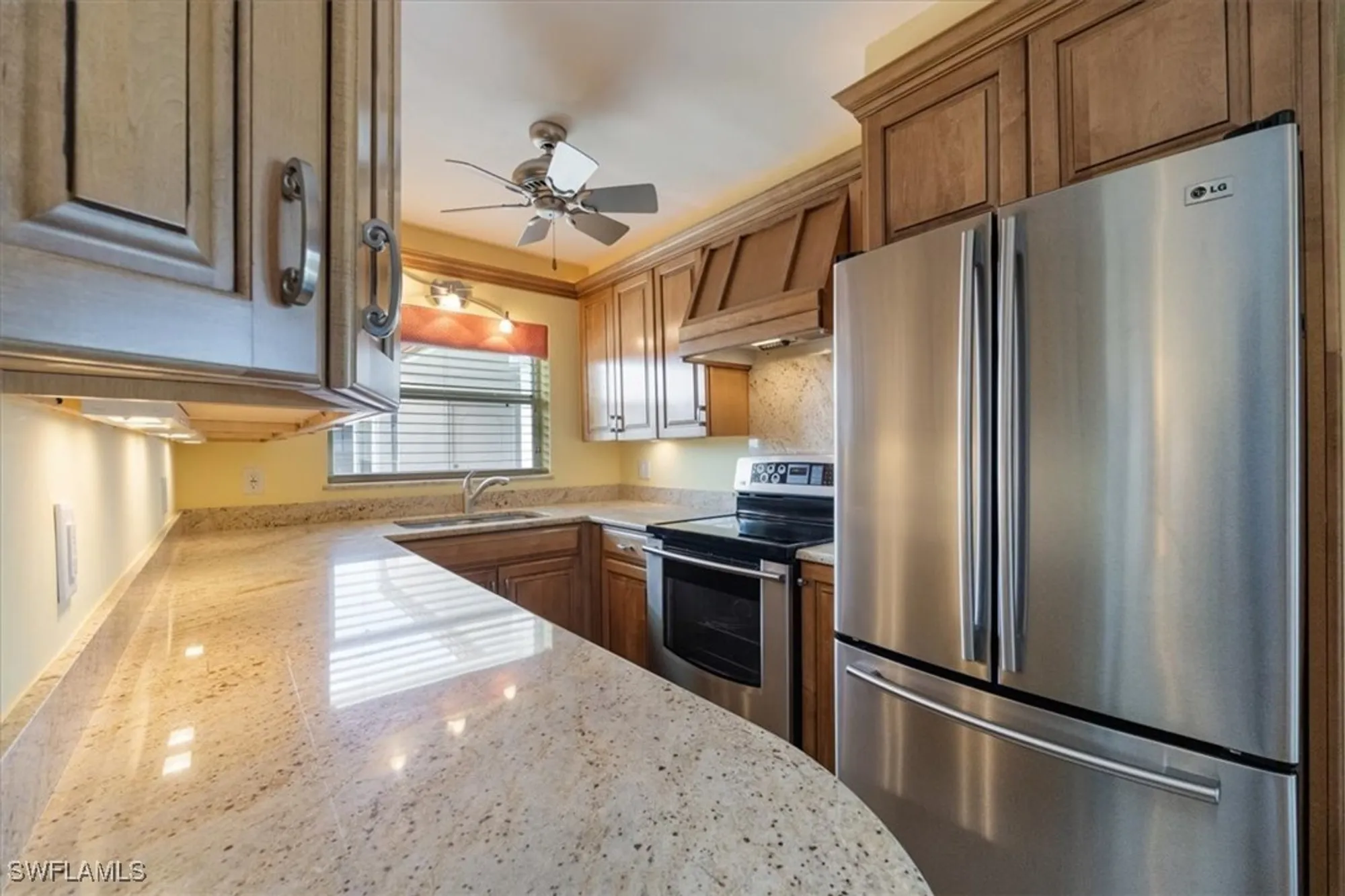 Property Slideshow image 3 of 23 | 2900 gulf shore blvd 406, Naples, FL, 34103