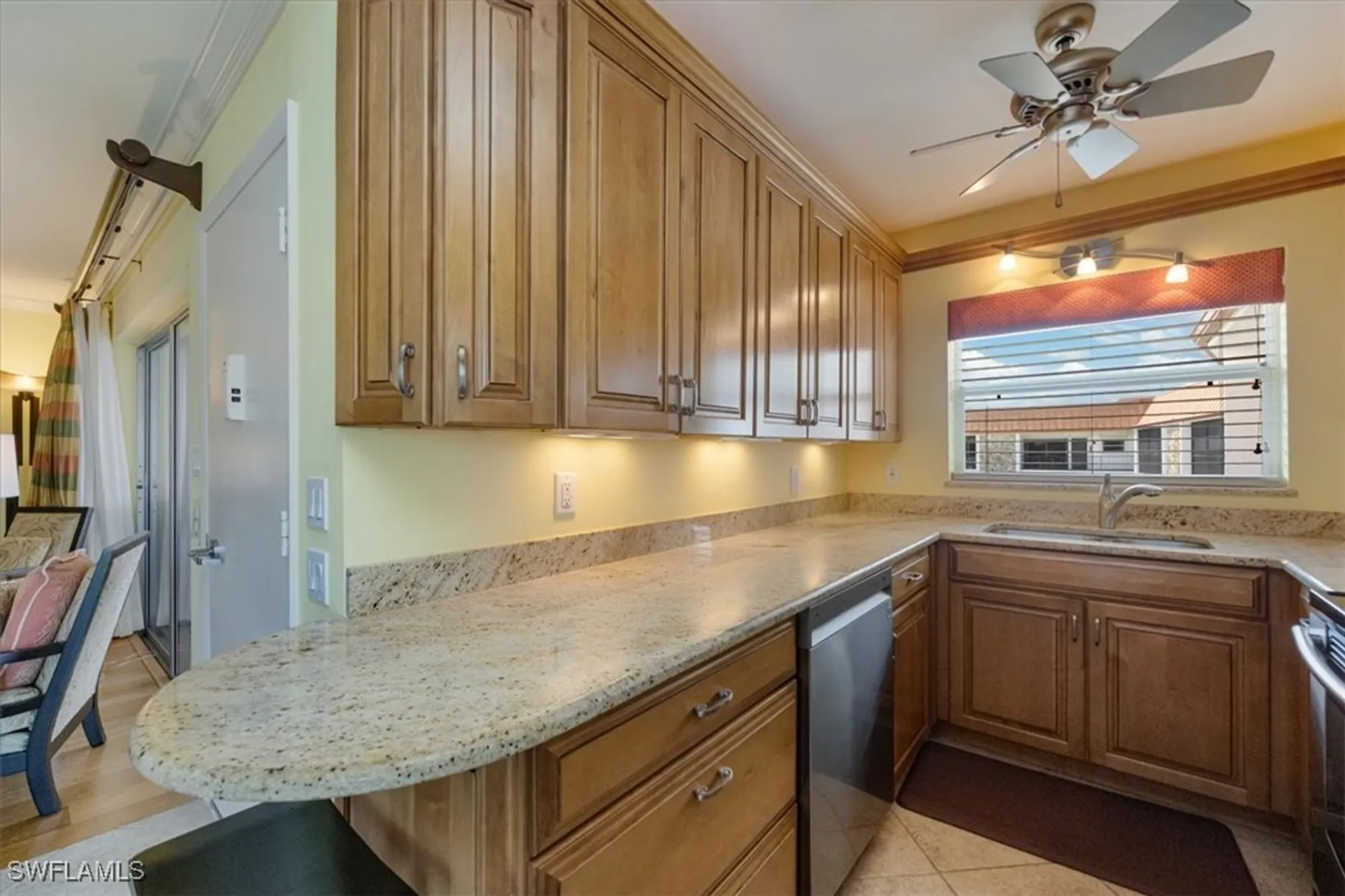 Property Slideshow image 4 of 23 | 2900 gulf shore blvd 406, Naples, FL, 34103