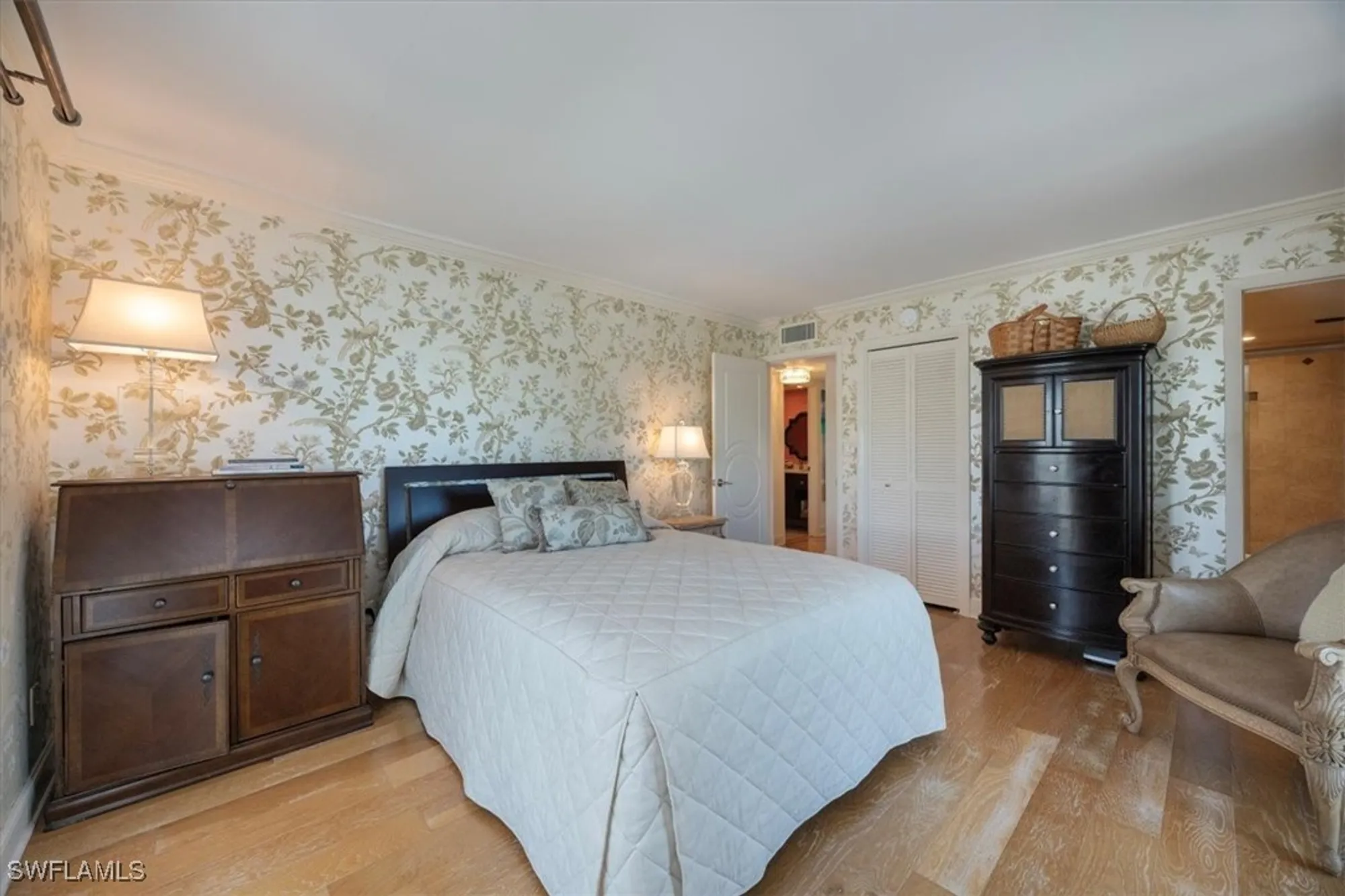 Property Slideshow image 9 of 23 | 2900 gulf shore blvd 406, Naples, FL, 34103