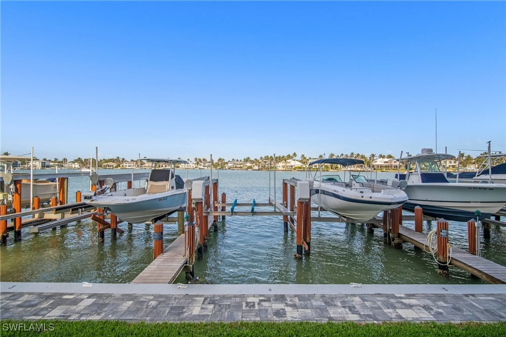 Property Slideshow image 14 of 37 | 2650 gulf shore blvd 701, Naples, FL, 34103