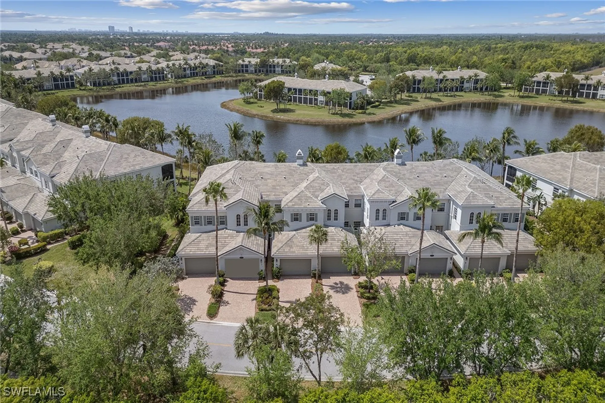 Property Slideshow image 32 of 49 | 9267 museo cir 202, Naples, FL, 34114