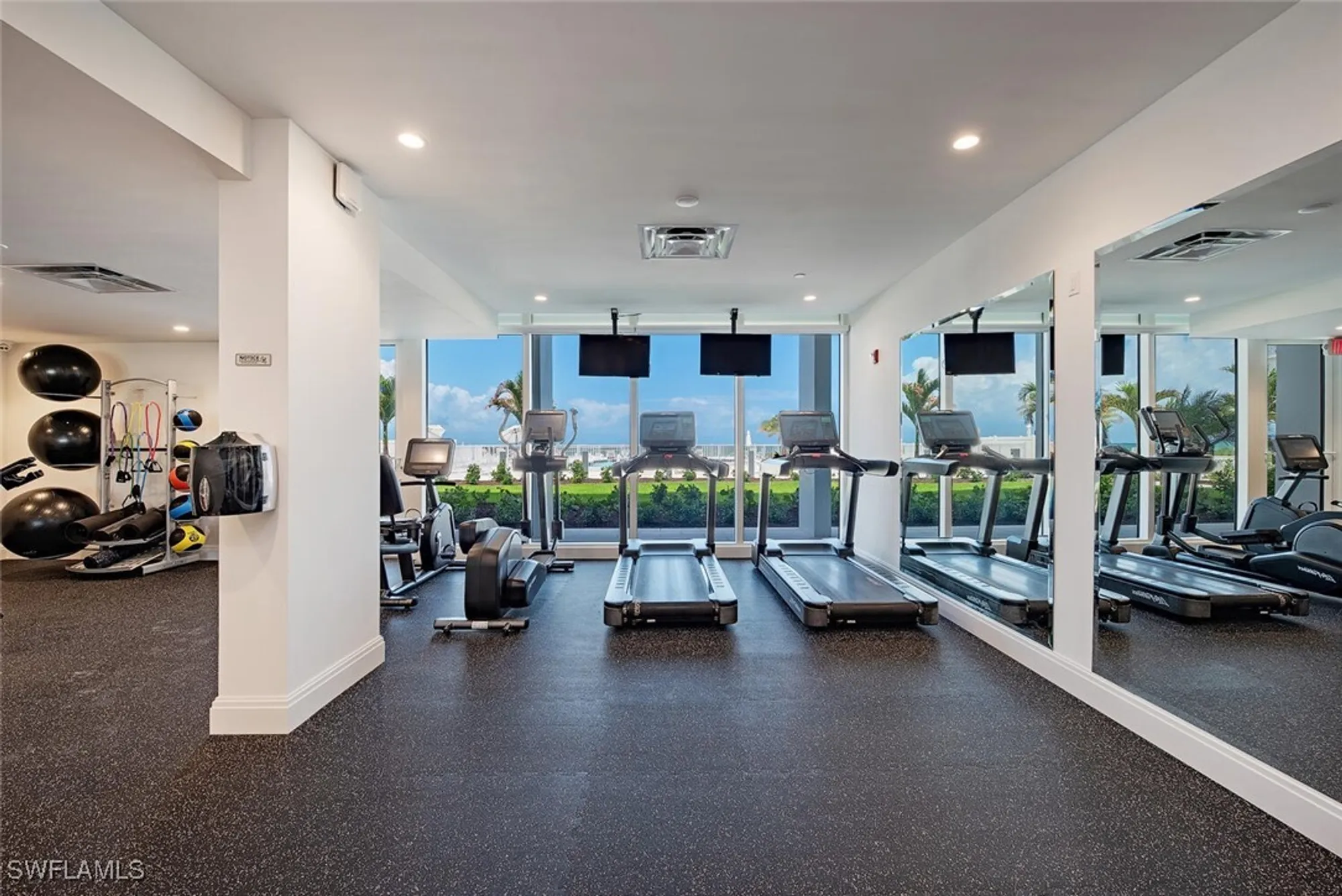 Property Slideshow image 14 of 15 | 3443 gulf shore blvd 409, Naples, FL, 34103