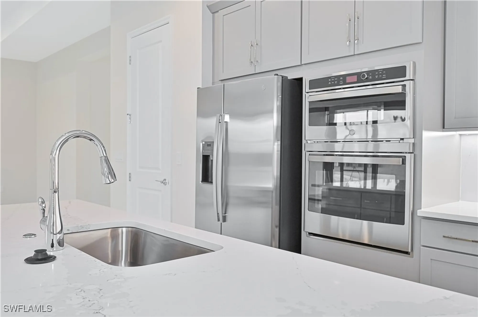 Property Slideshow image 12 of 50 | 14343 hogarth pl, Fort Myers, FL, 33905