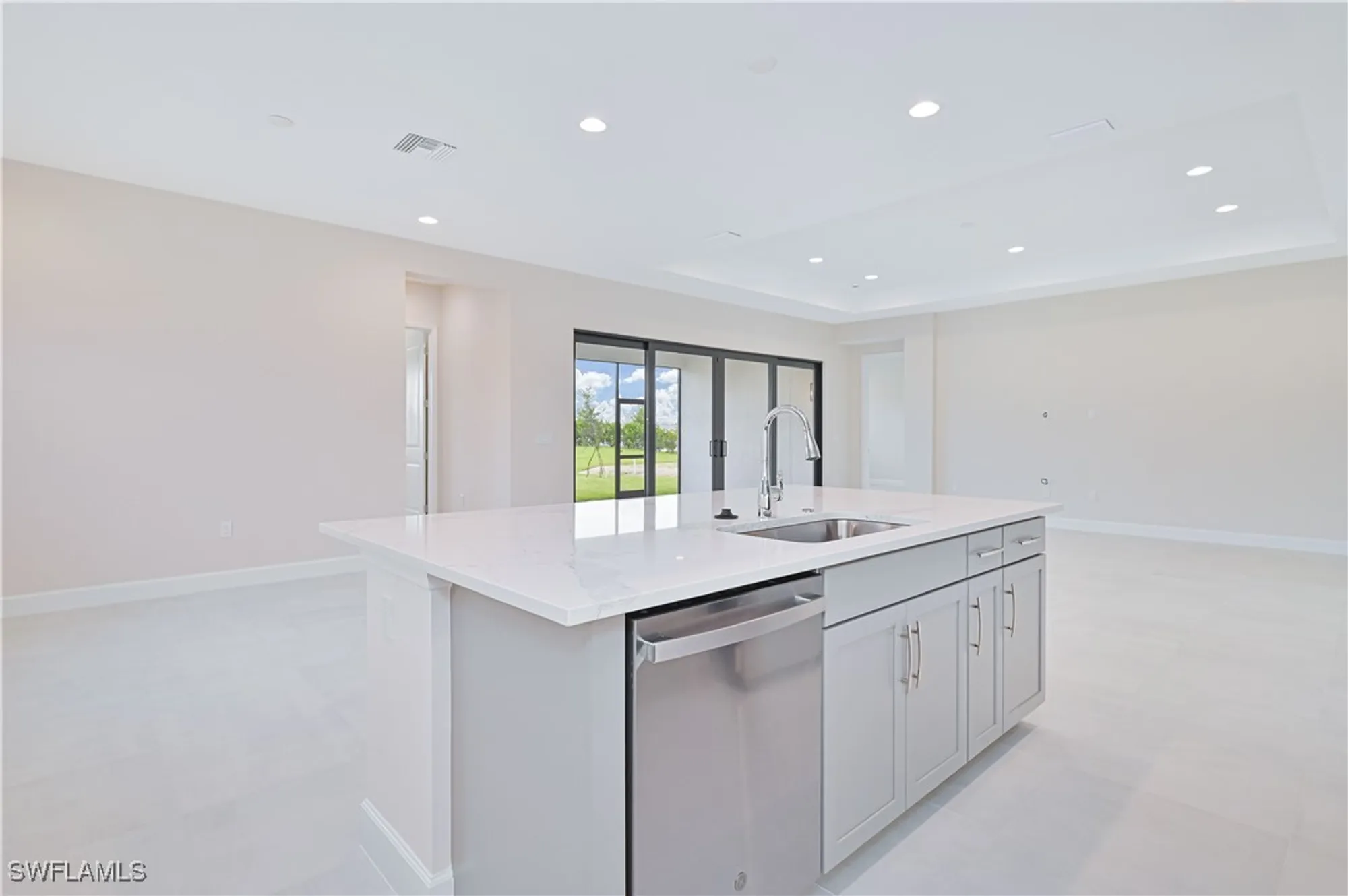 Property Slideshow image 13 of 50 | 14343 hogarth pl, Fort Myers, FL, 33905