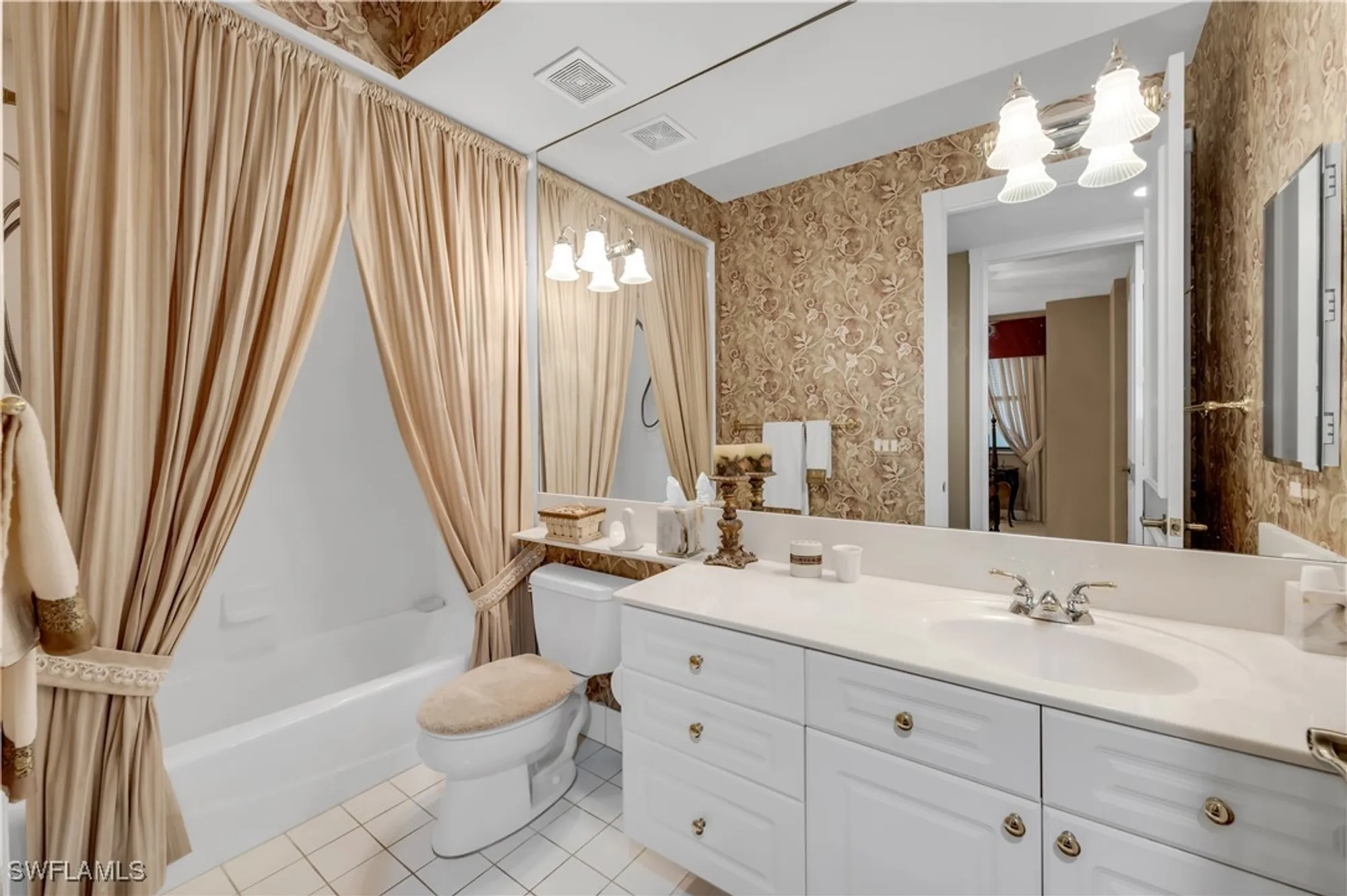 Property Slideshow image 15 of 24 | 11640 court of palms 103, Fort Myers, FL, 33908