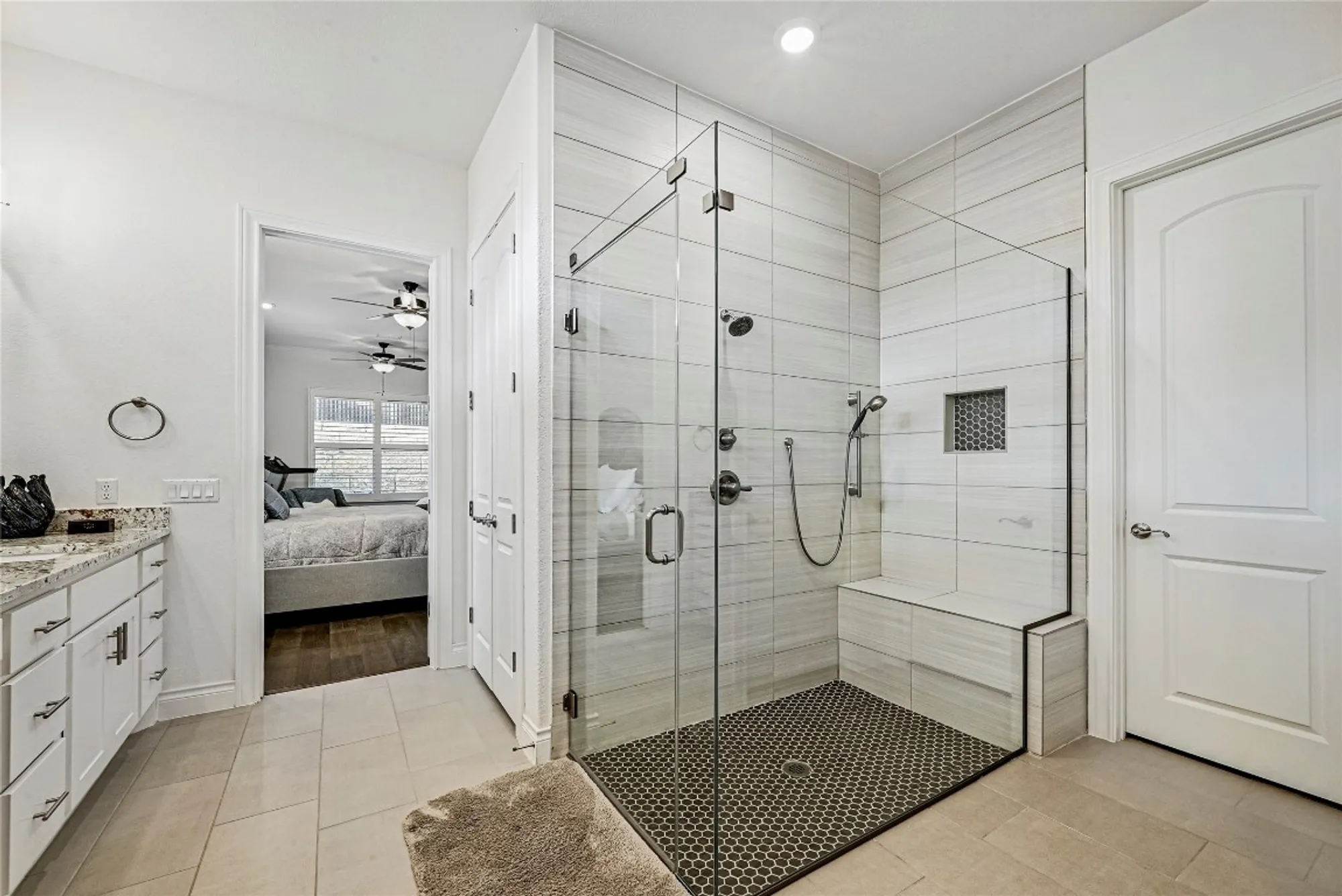 Property Slideshow image 18 of 32 | 120 delfino pl, Horseshoe Bay, TX, 78657