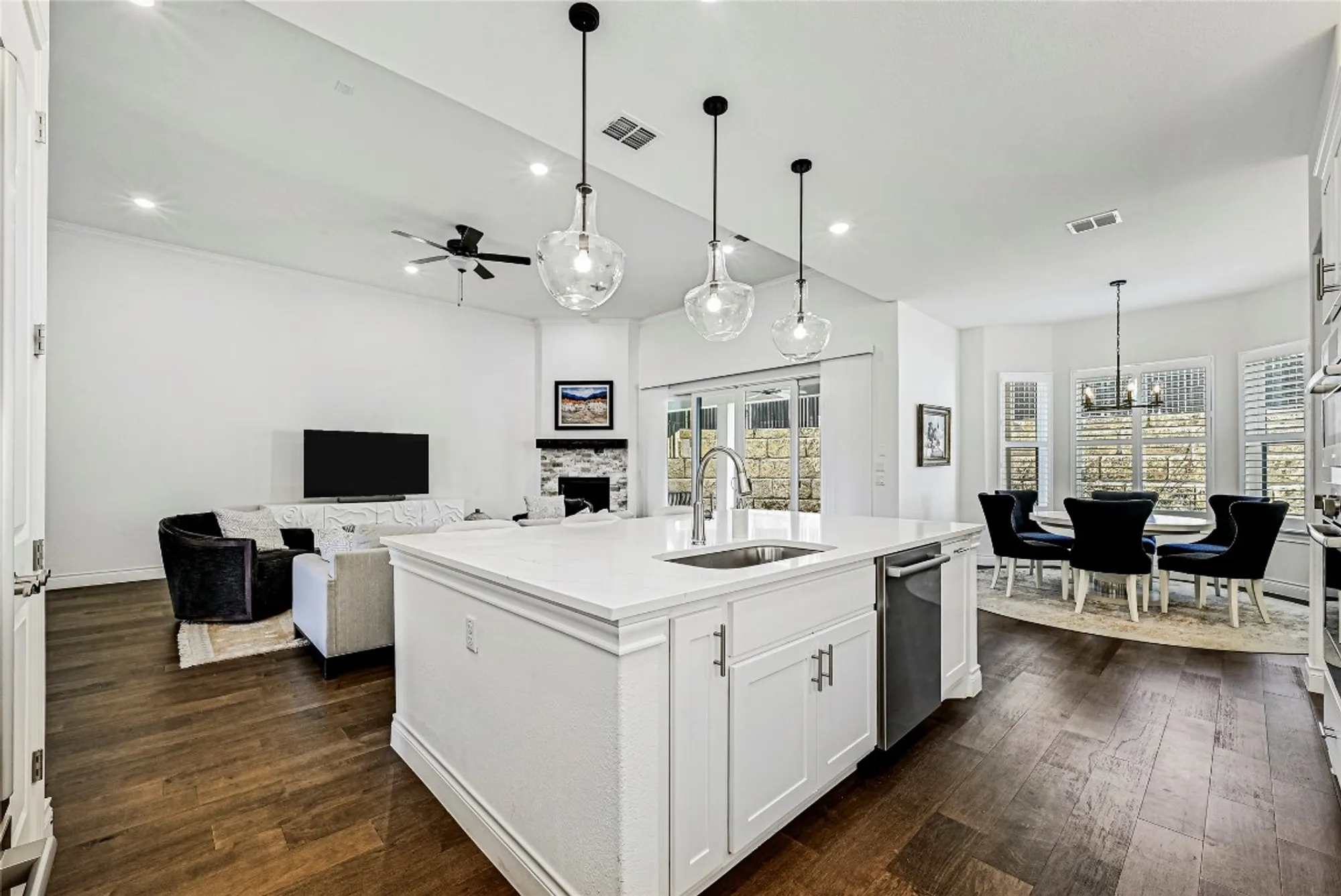 Property Slideshow image 13 of 32 | 120 delfino pl, Horseshoe Bay, TX, 78657