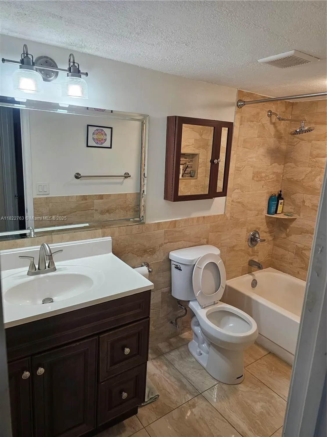 Property Slideshow image 5 of 13 | 3551 inverrary dr apt 304, Lauderhill, FL, 33319