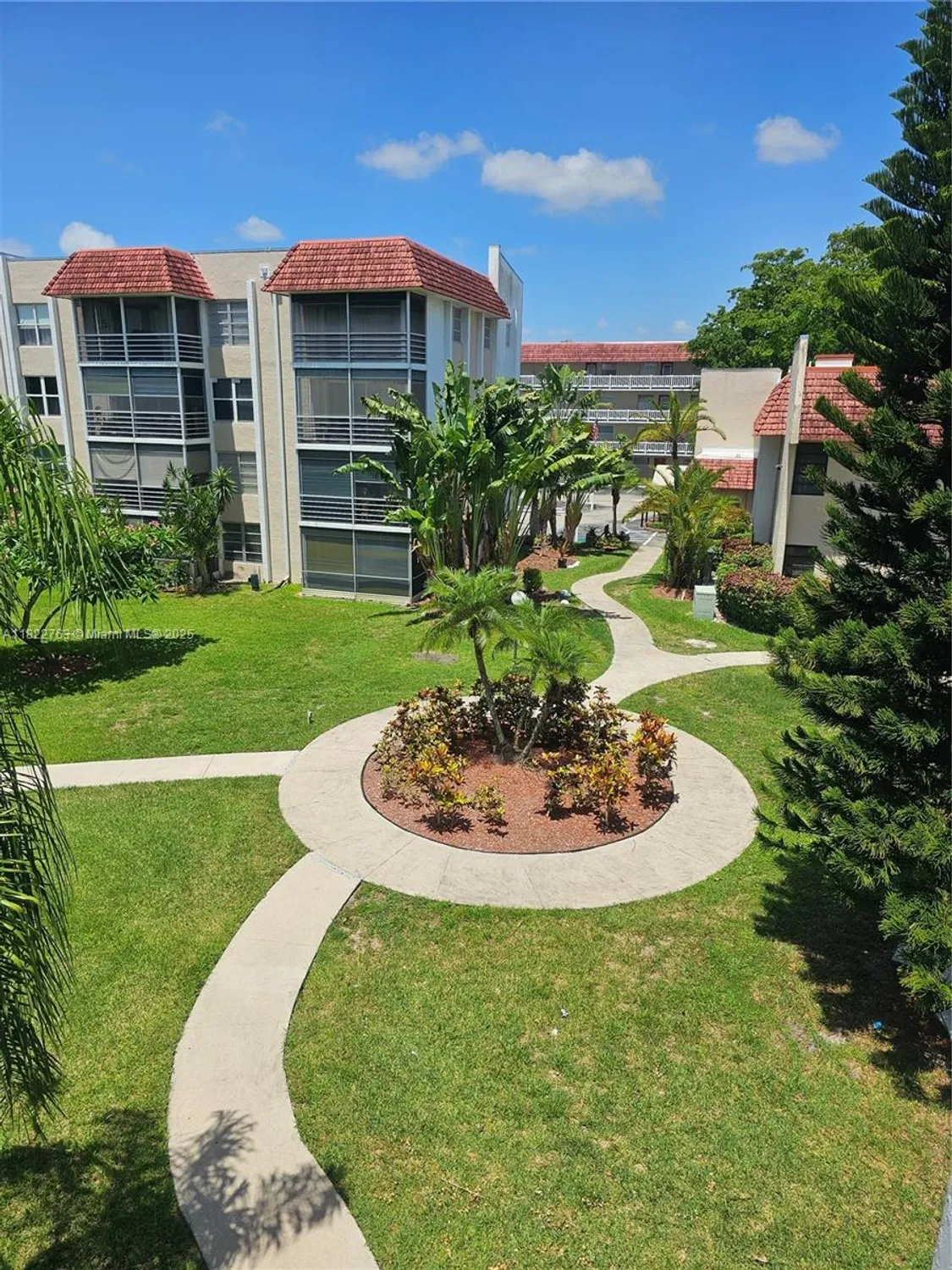 Property Slideshow image 9 of 13 | 3551 inverrary dr apt 304, Lauderhill, FL, 33319