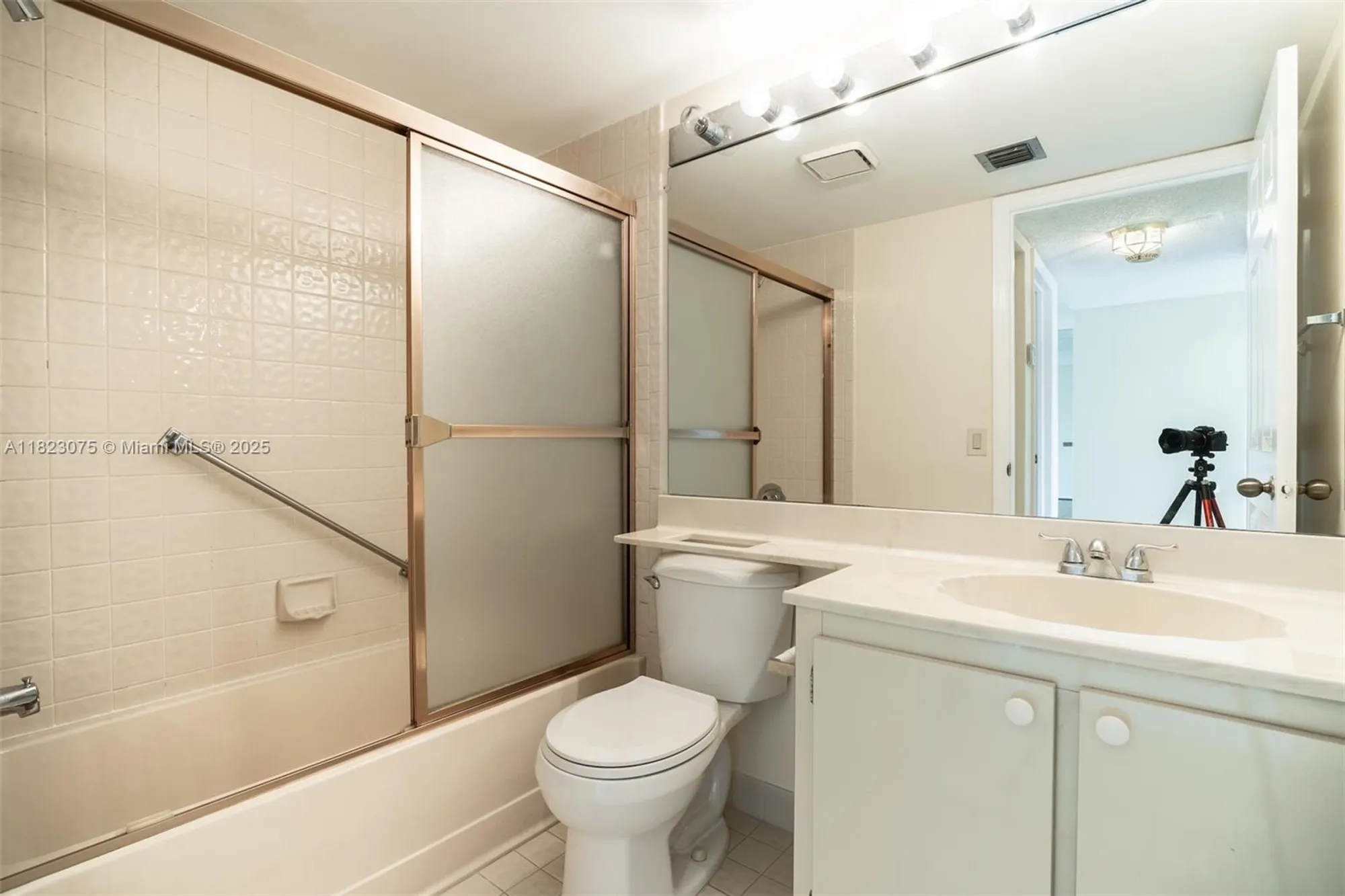 Property Slideshow image 19 of 26 | 9455 n belfort cir 211, Tamarac, FL, 33321