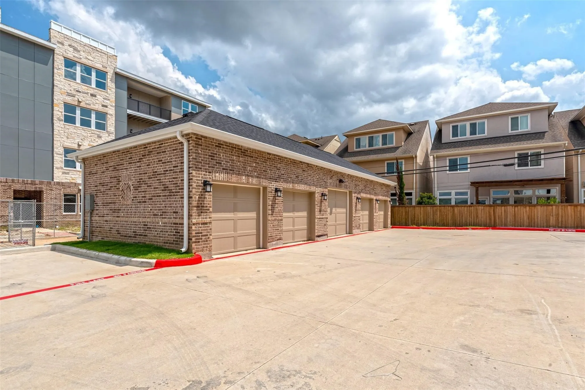 Property Slideshow image 19 of 31 | 6804 westview dr apt 1407, Houston, TX, 77055