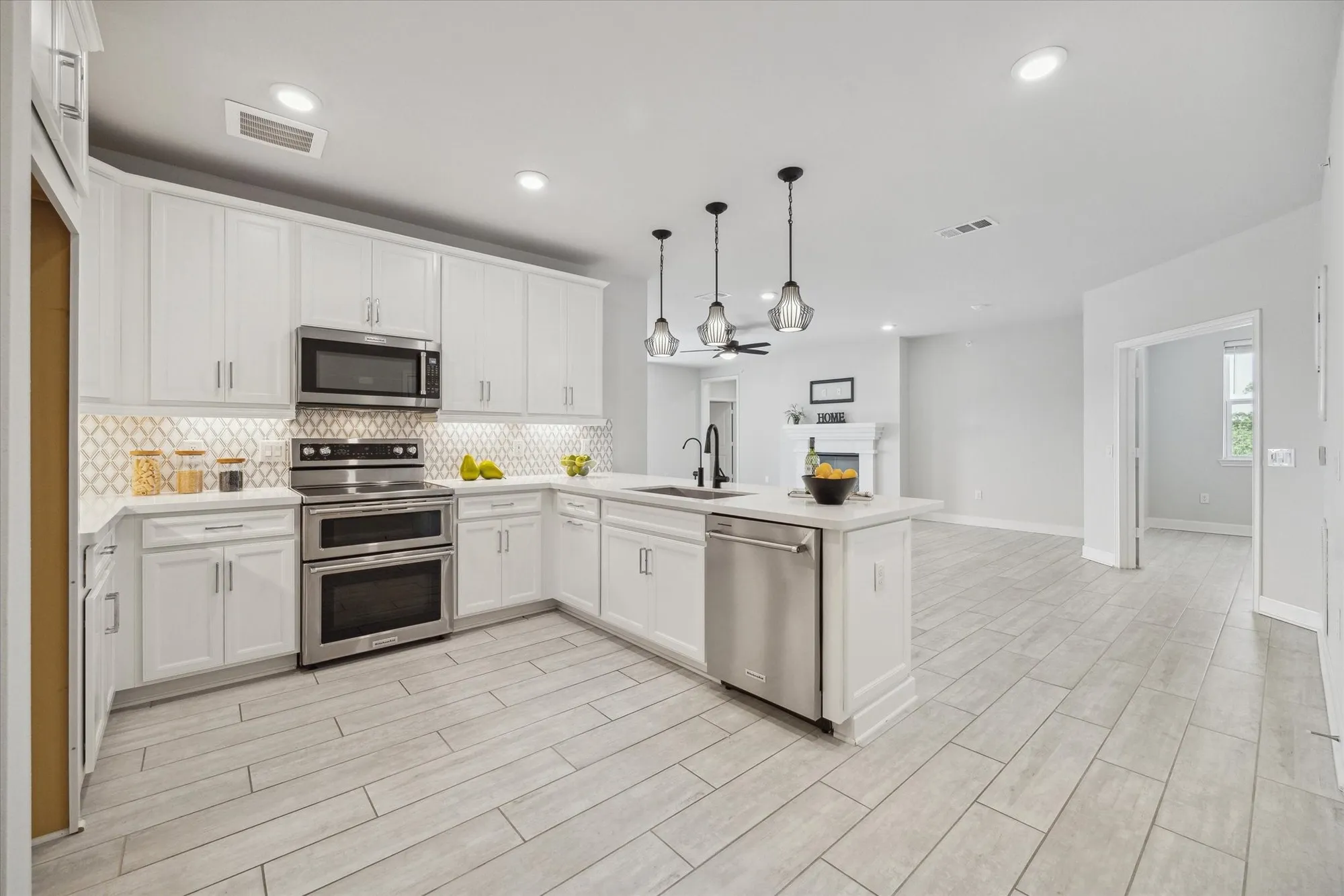 Property Slideshow image 5 of 31 | 6804 westview dr apt 1407, Houston, TX, 77055