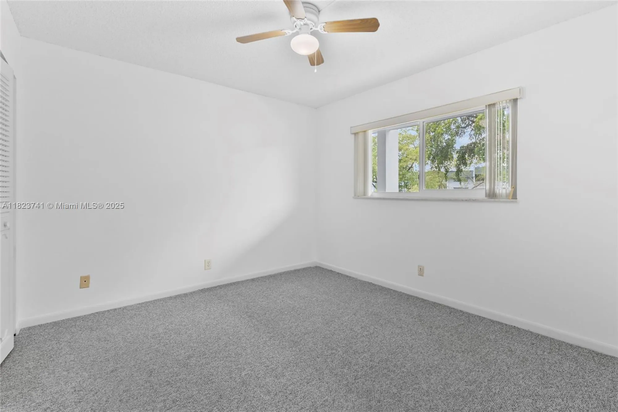 Property Slideshow image 14 of 22 | 7887 golf circle dr 203, Margate, FL, 33063