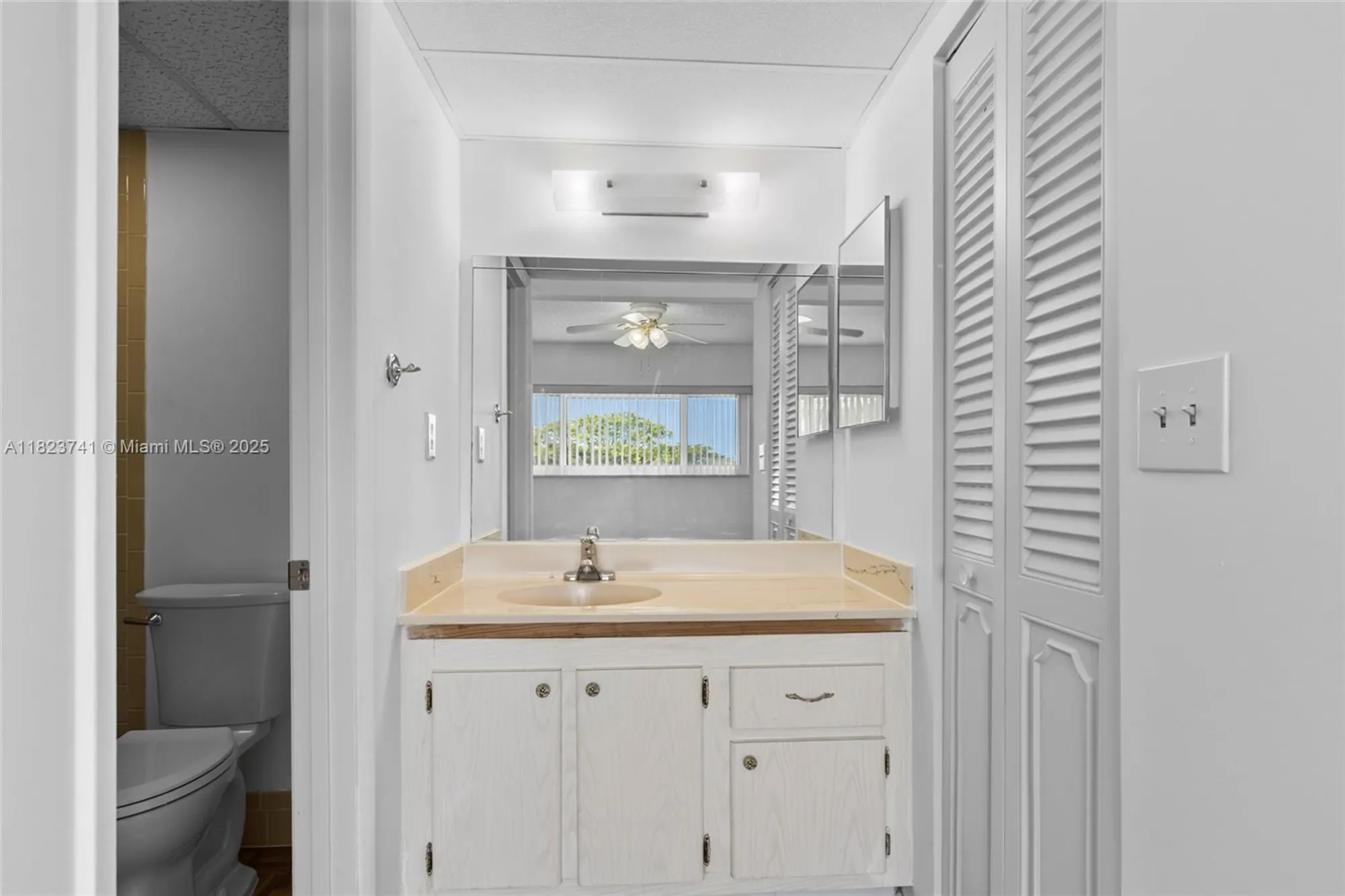 Property Slideshow image 11 of 22 | 7887 golf circle dr 203, Margate, FL, 33063