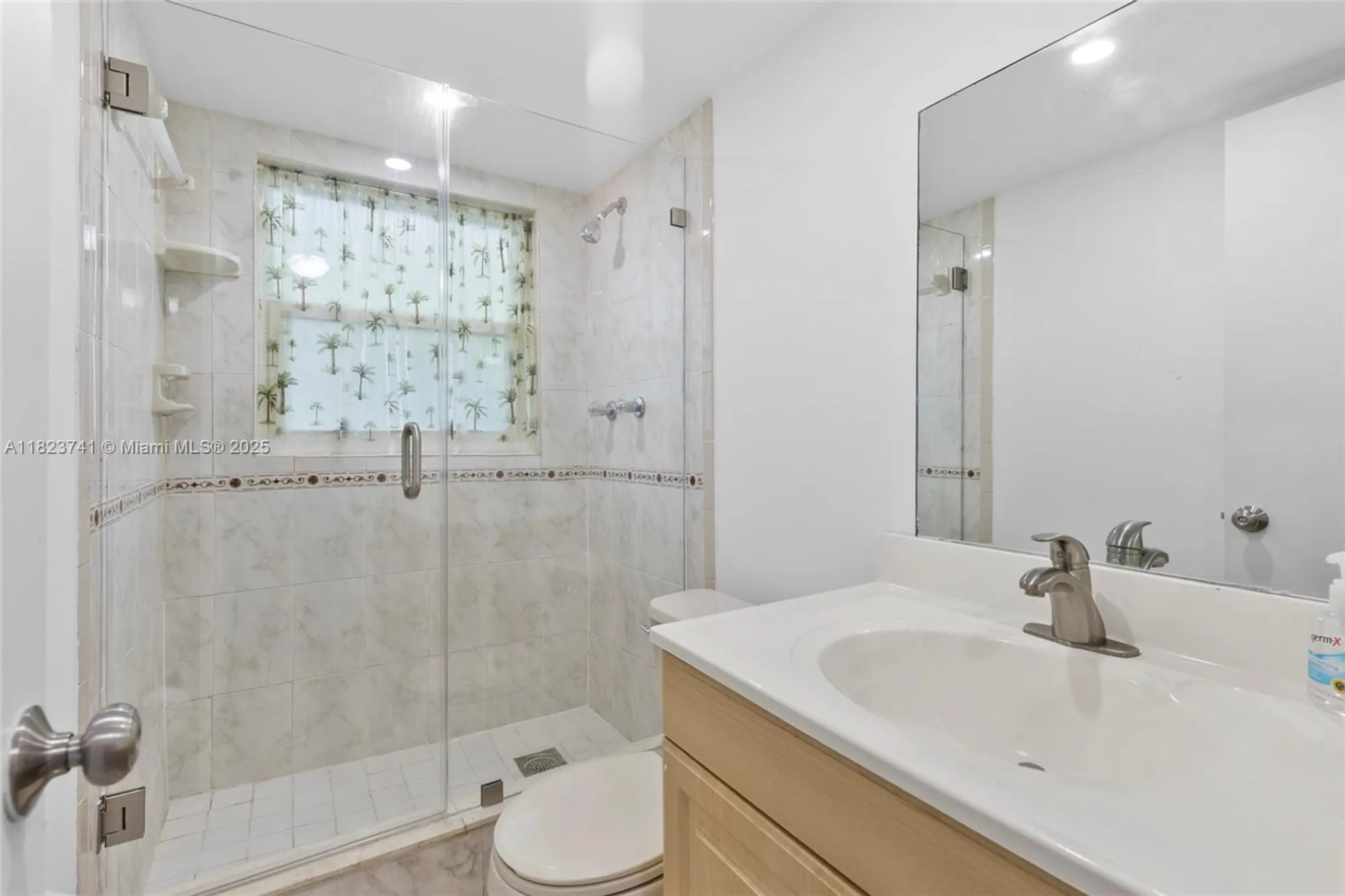 Property Slideshow image 12 of 22 | 7887 golf circle dr 203, Margate, FL, 33063