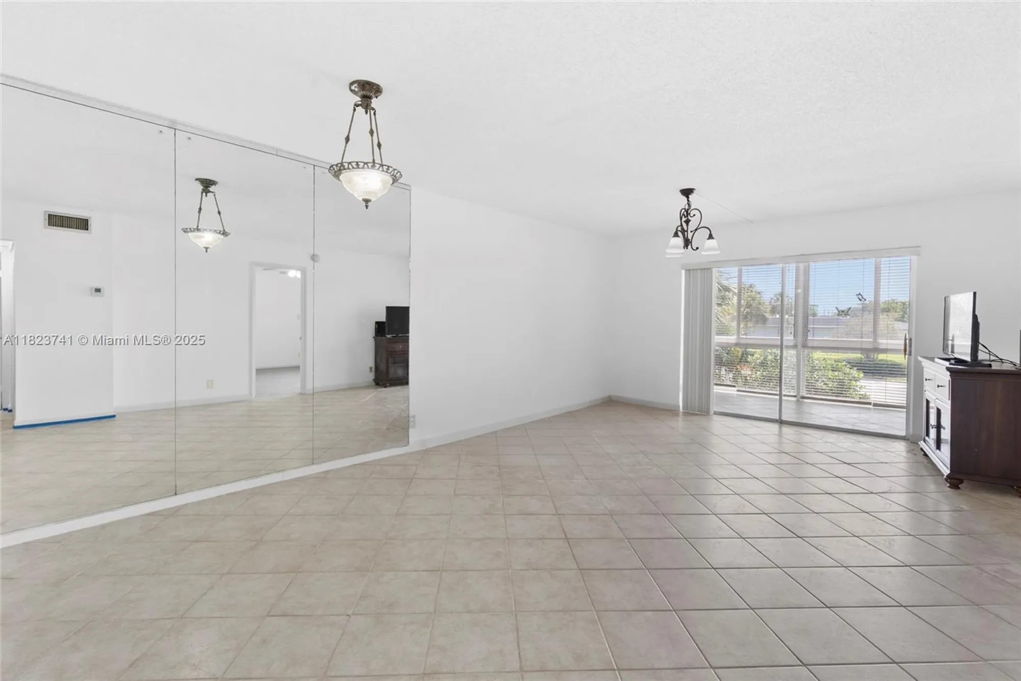 Property Slideshow image 6 of 22 | 7887 golf circle dr 203, Margate, FL, 33063