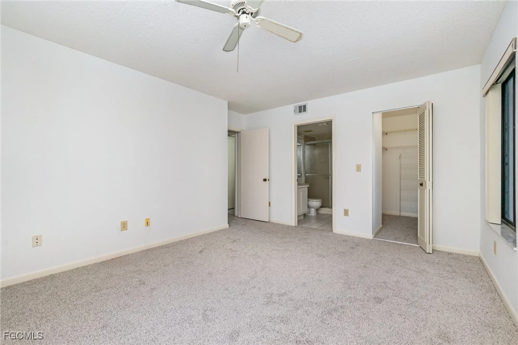 Property Slideshow image 17 of 30 | 9950 sailview ct apt 12, Fort Myers, FL, 33905