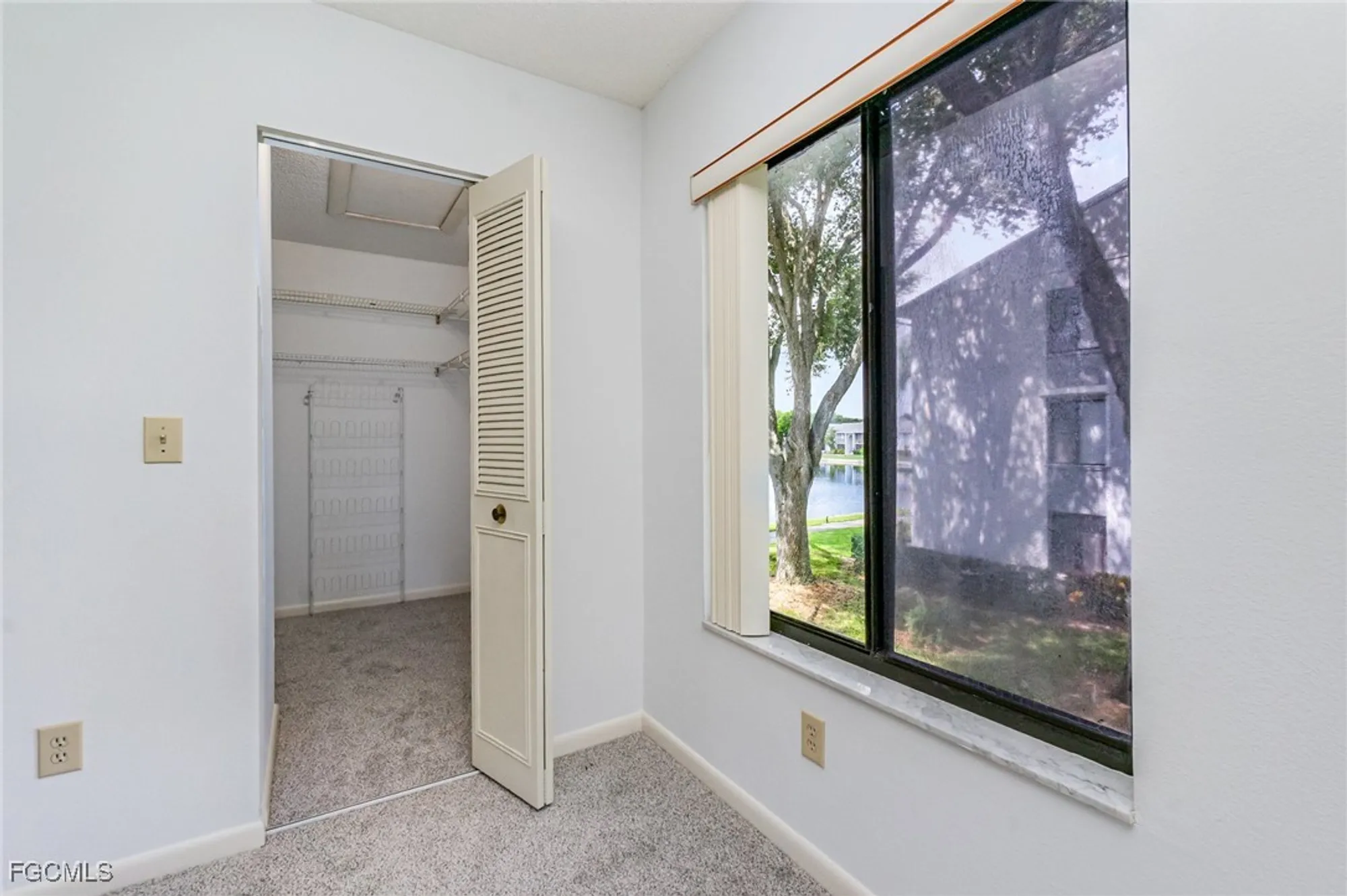 Property Slideshow image 18 of 30 | 9950 sailview ct apt 12, Fort Myers, FL, 33905