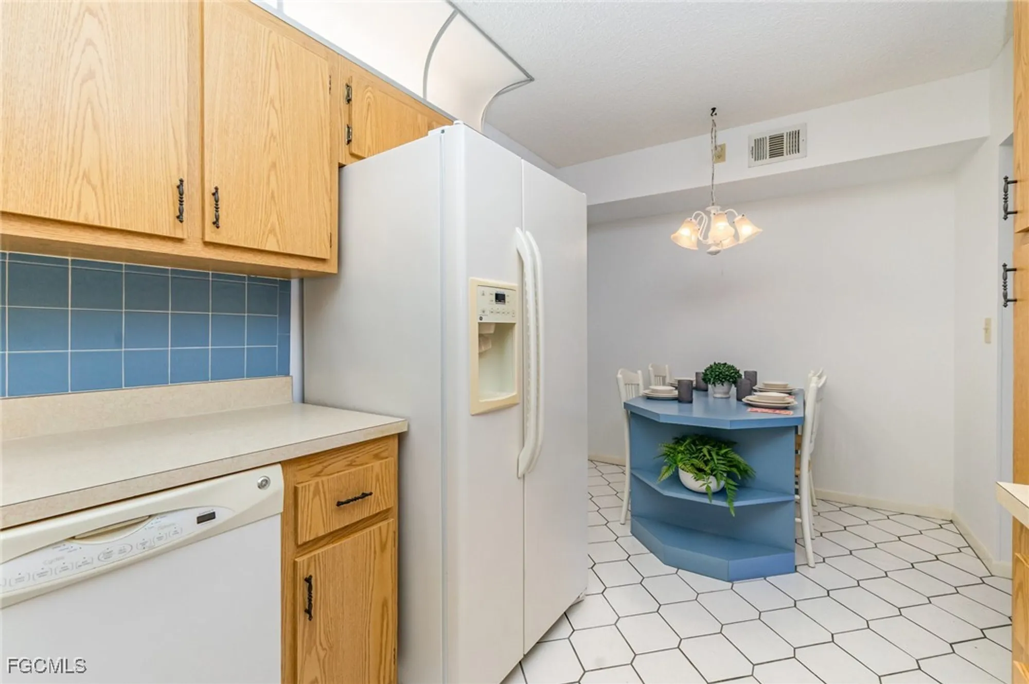 Property Slideshow image 7 of 30 | 9950 sailview ct apt 12, Fort Myers, FL, 33905