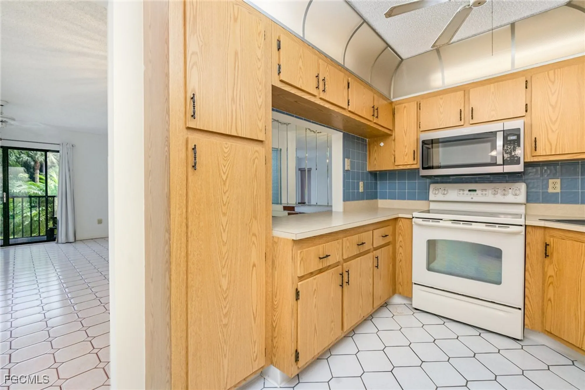 Property Slideshow image 9 of 30 | 9950 sailview ct apt 12, Fort Myers, FL, 33905
