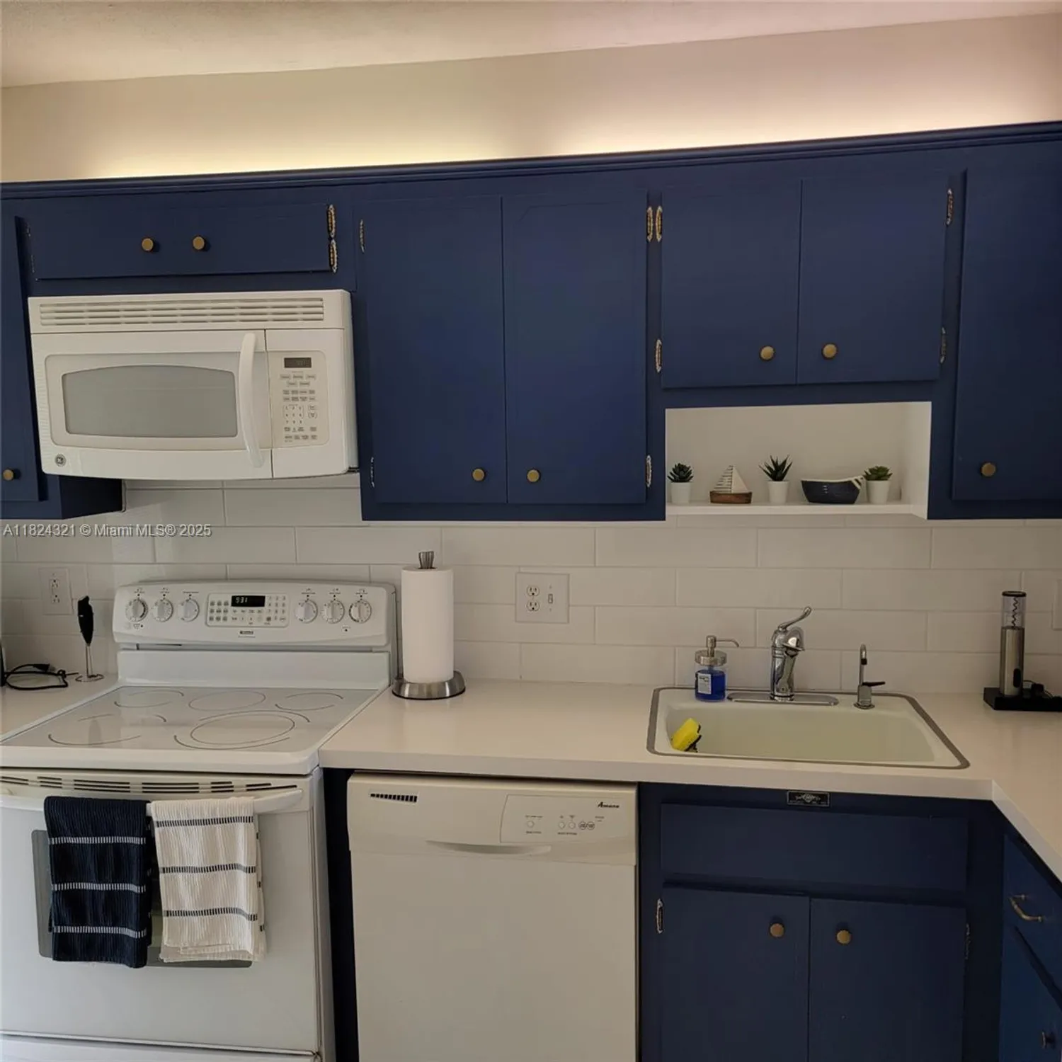 Property Slideshow image 7 of 23 | 2731 ne 14th street cswy apt 636, Pompano Beach, FL, 33062