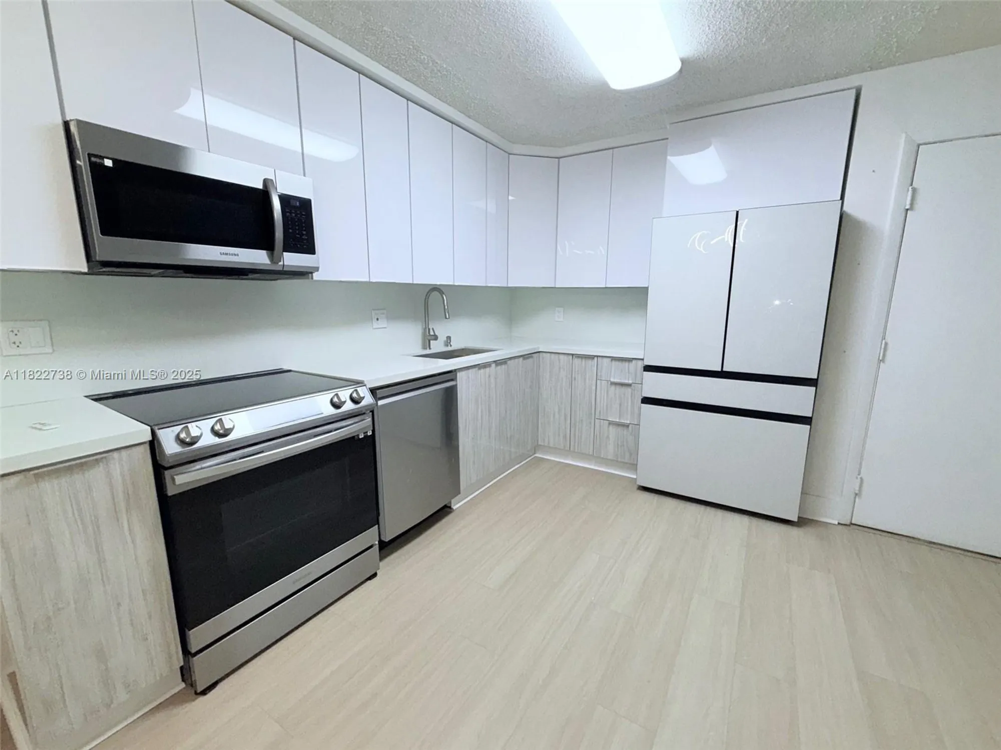 Property Slideshow image 4 of 24 | 9352 s belfort cir 109, Tamarac, FL, 33321