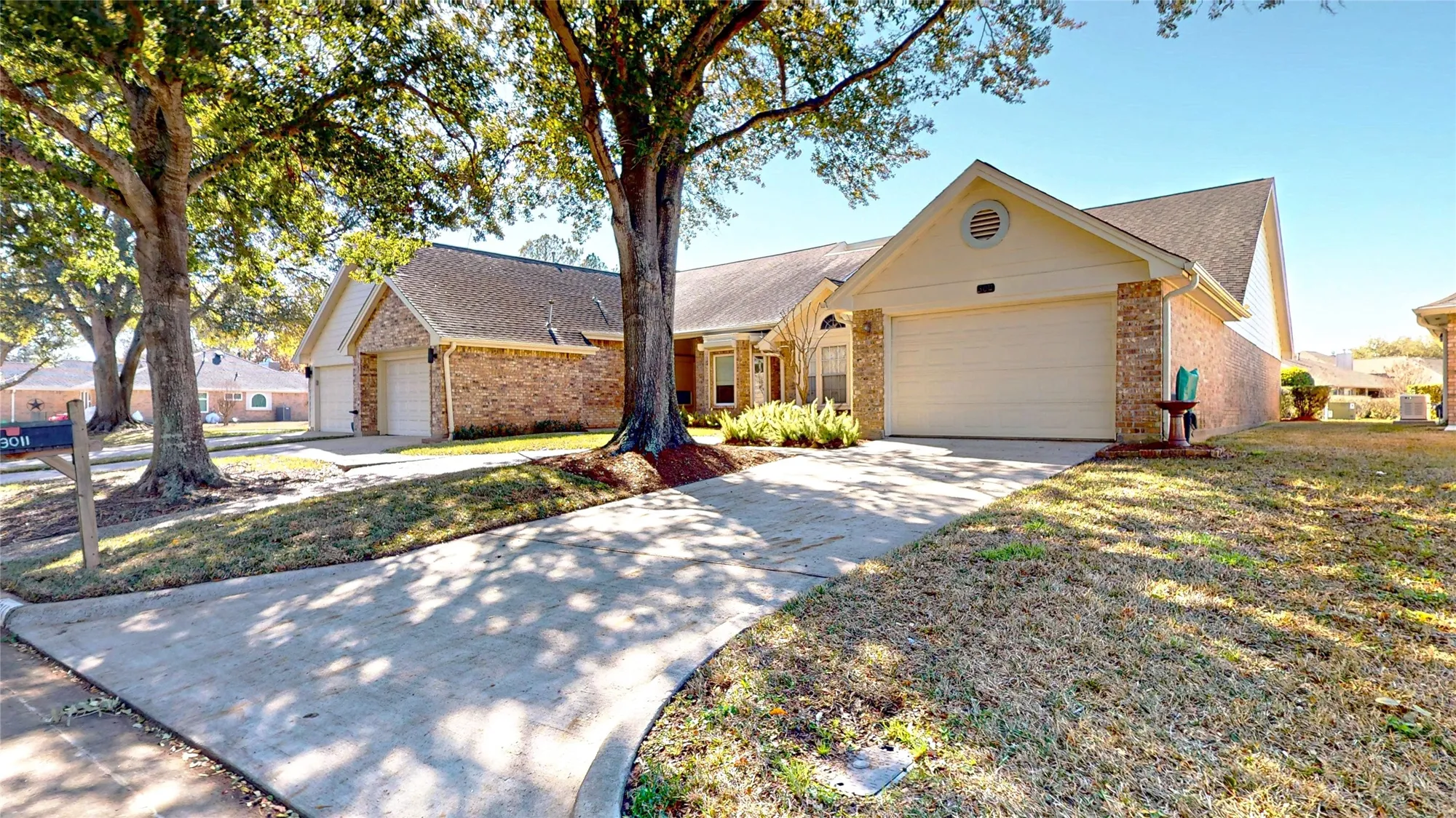 Property Slideshow image 5 of 28 | 3011 flower field ln, Pearland, TX, 77584