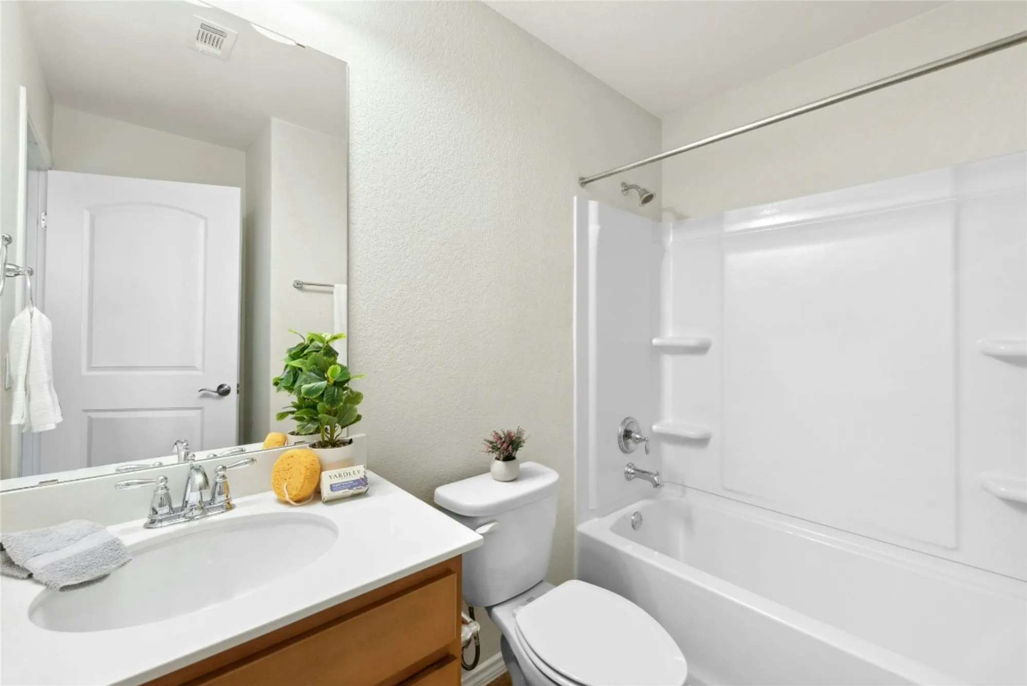 Property Slideshow image 19 of 34 | 225 hobby st, Georgetown, TX, 78633