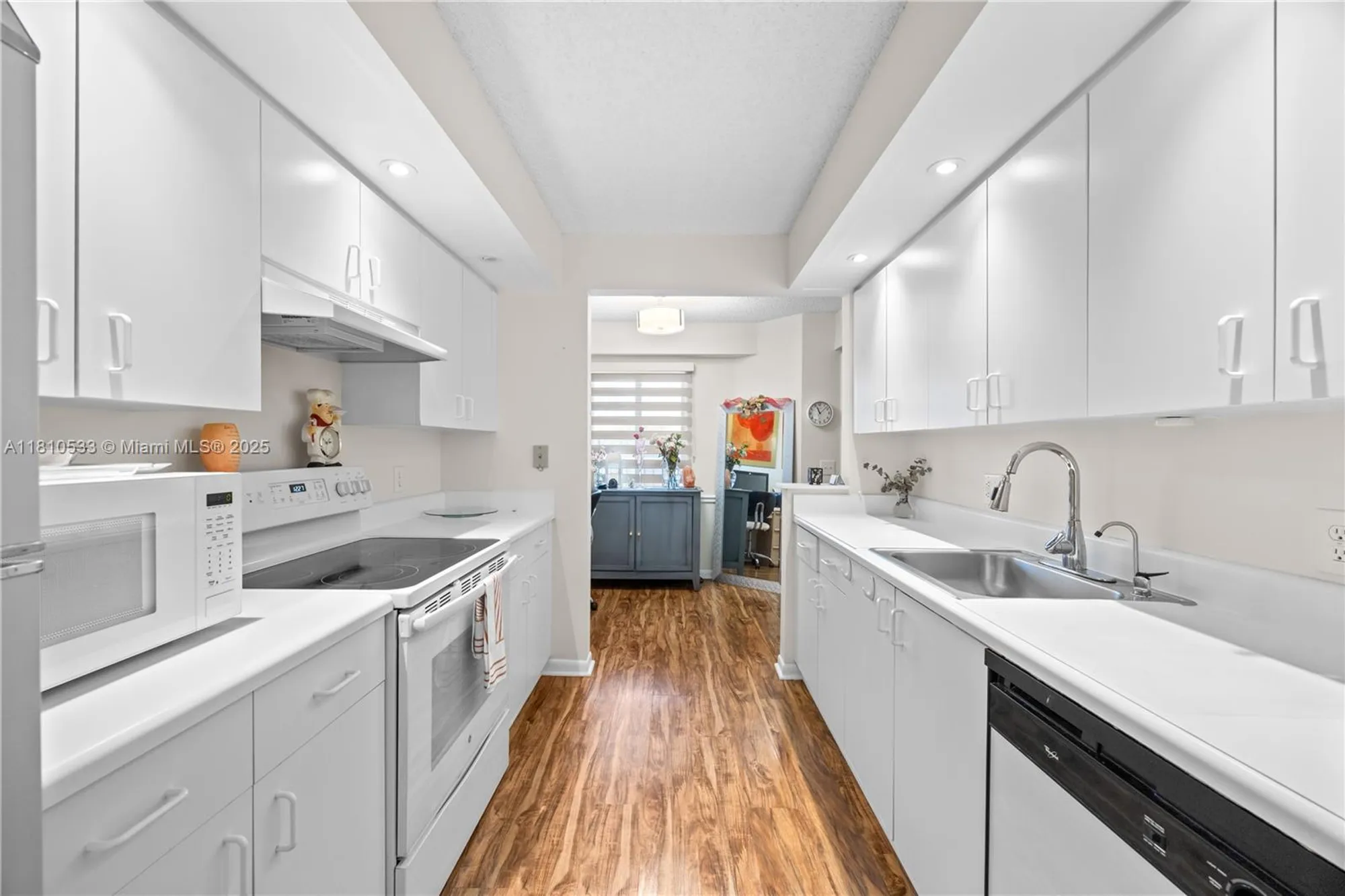 Property Slideshow image 2 of 38 | 801 sw 138th ave apt 404e, Pembroke Pines, FL, 33027