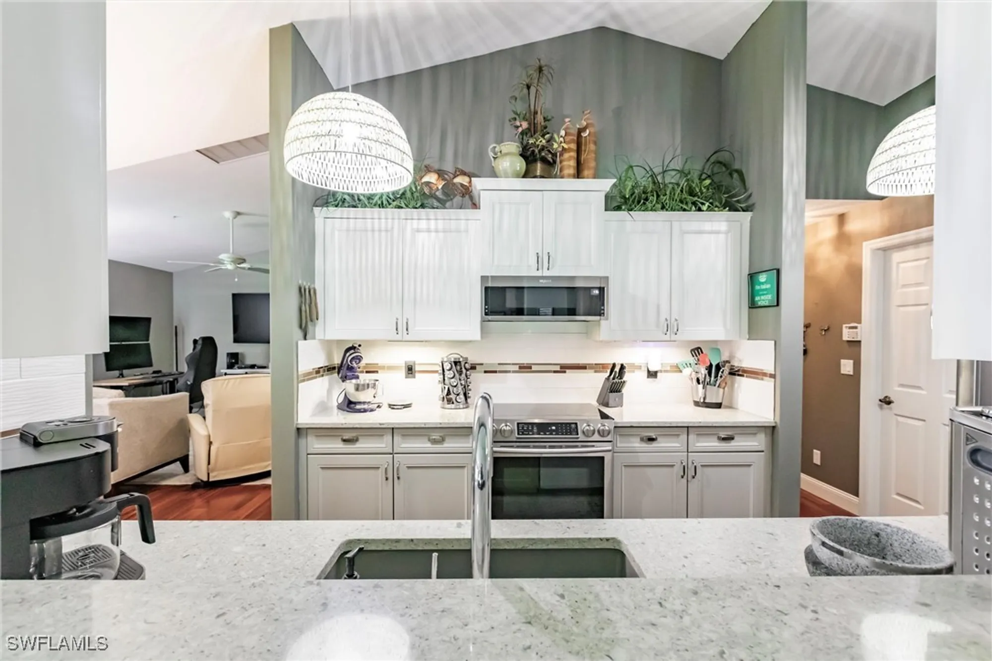 Property Slideshow image 11 of 49 | 15139 ligustrum ln, Alva, FL, 33920