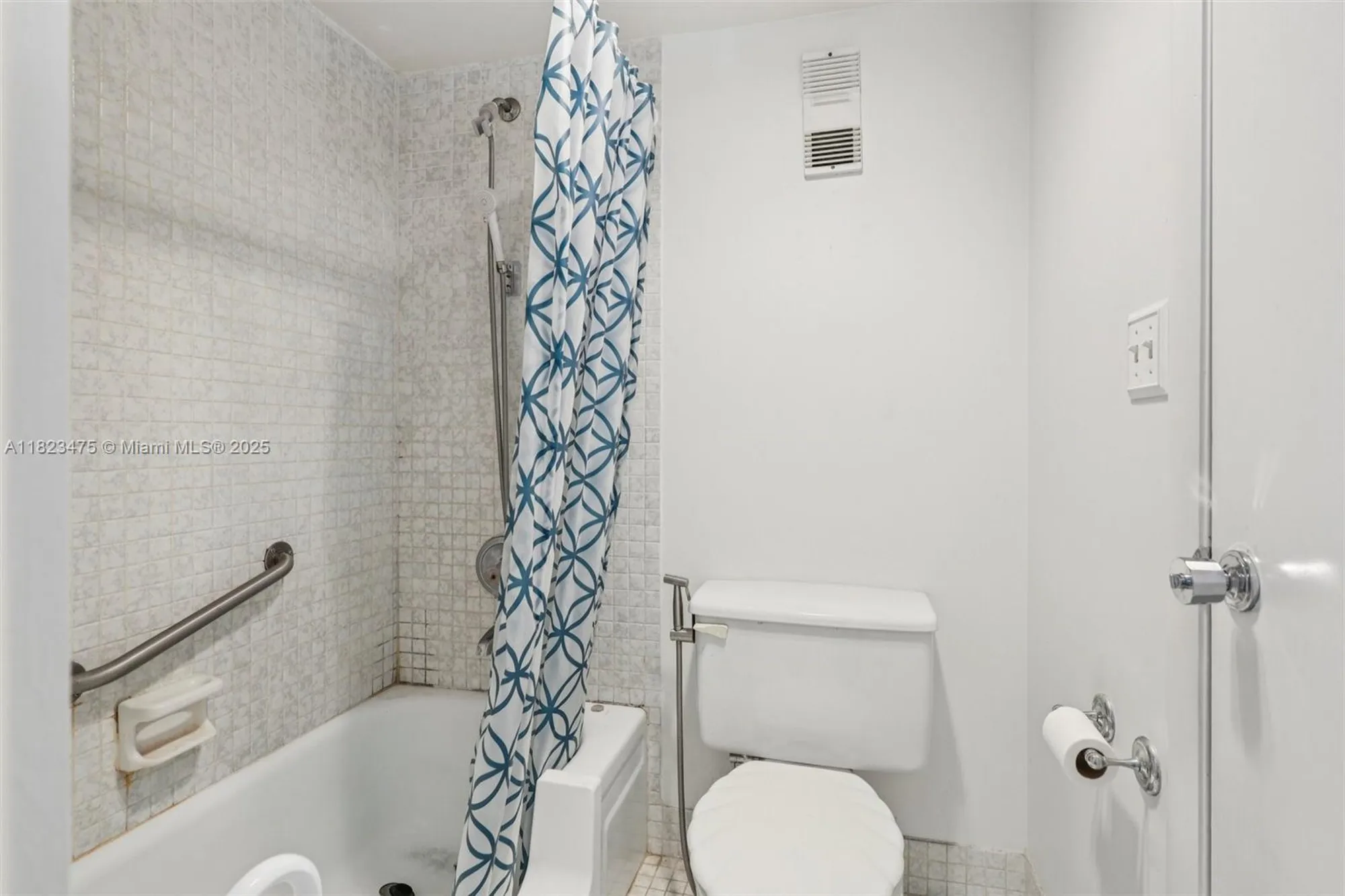 Property Slideshow image 19 of 32 | 900 saint charles pl 420, Pembroke Pines, FL, 33026