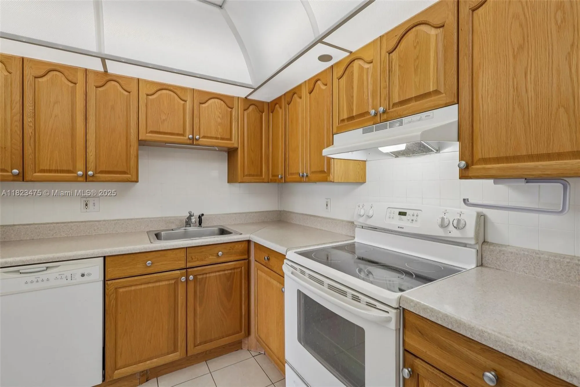 Property Slideshow image 10 of 32 | 900 saint charles pl 420, Pembroke Pines, FL, 33026