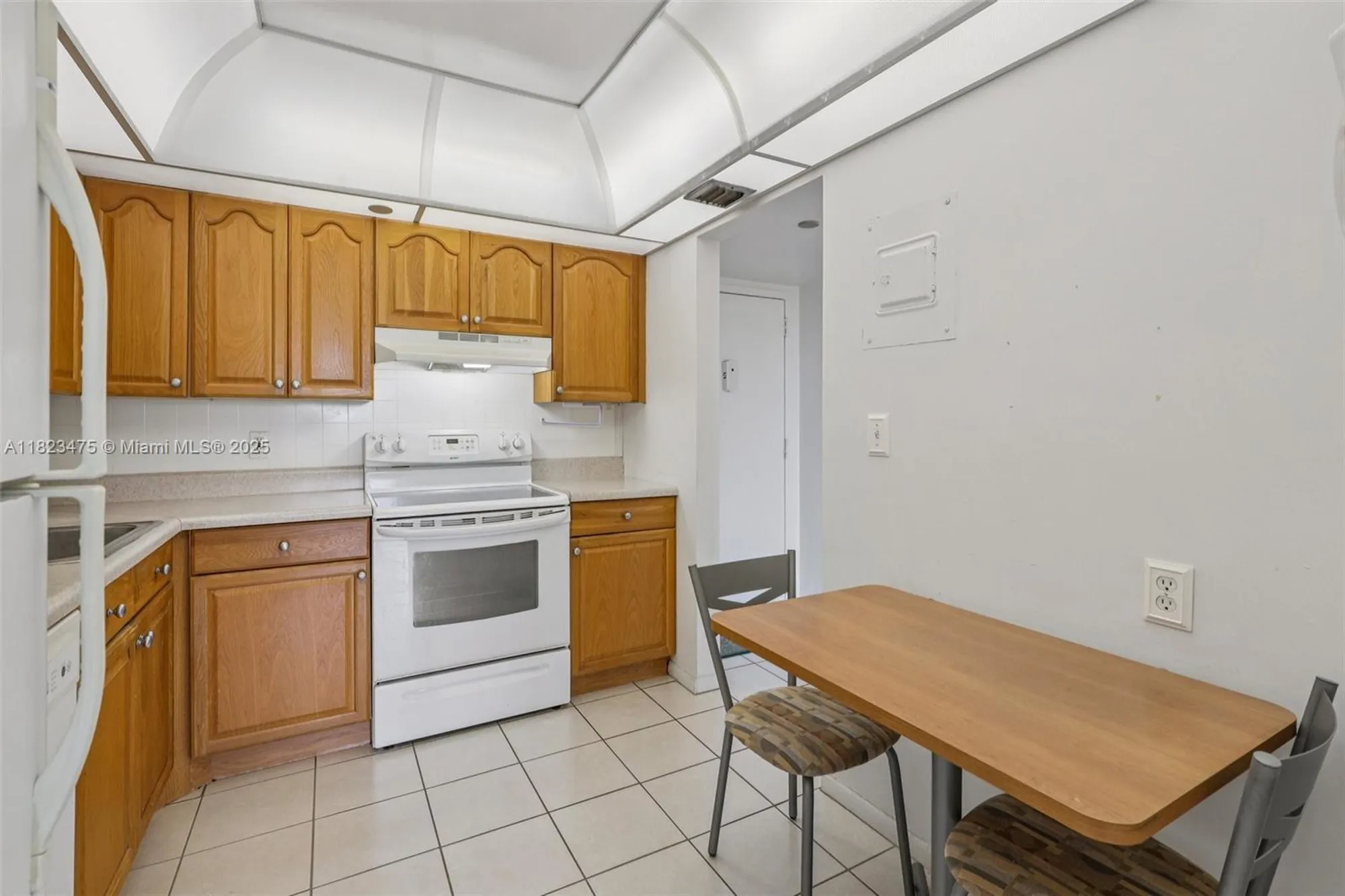 Property Slideshow image 8 of 32 | 900 saint charles pl 420, Pembroke Pines, FL, 33026