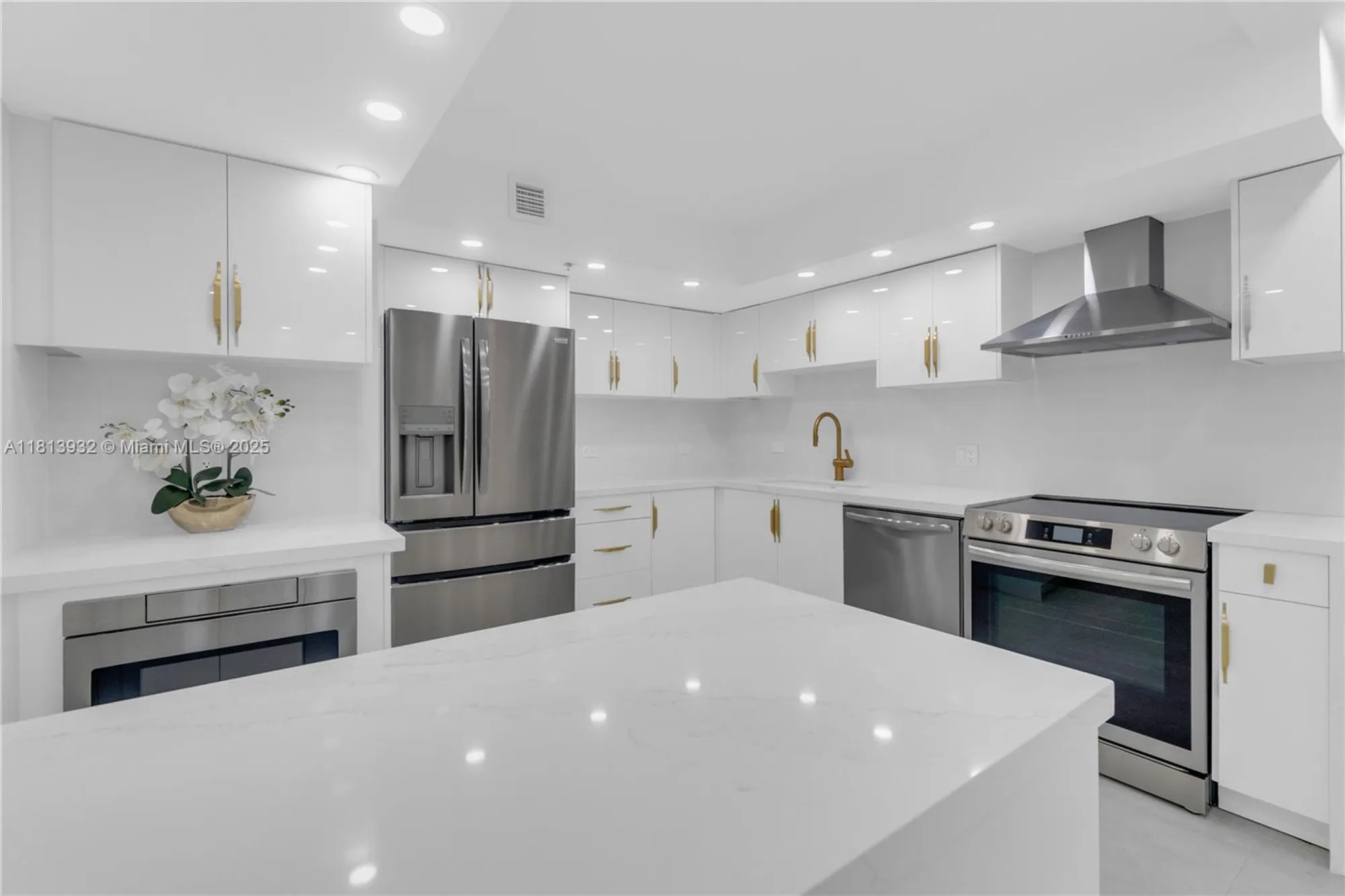 Property Slideshow image 1 of 38 | 1201 s ocean dr 507s, Hollywood, FL, 33019