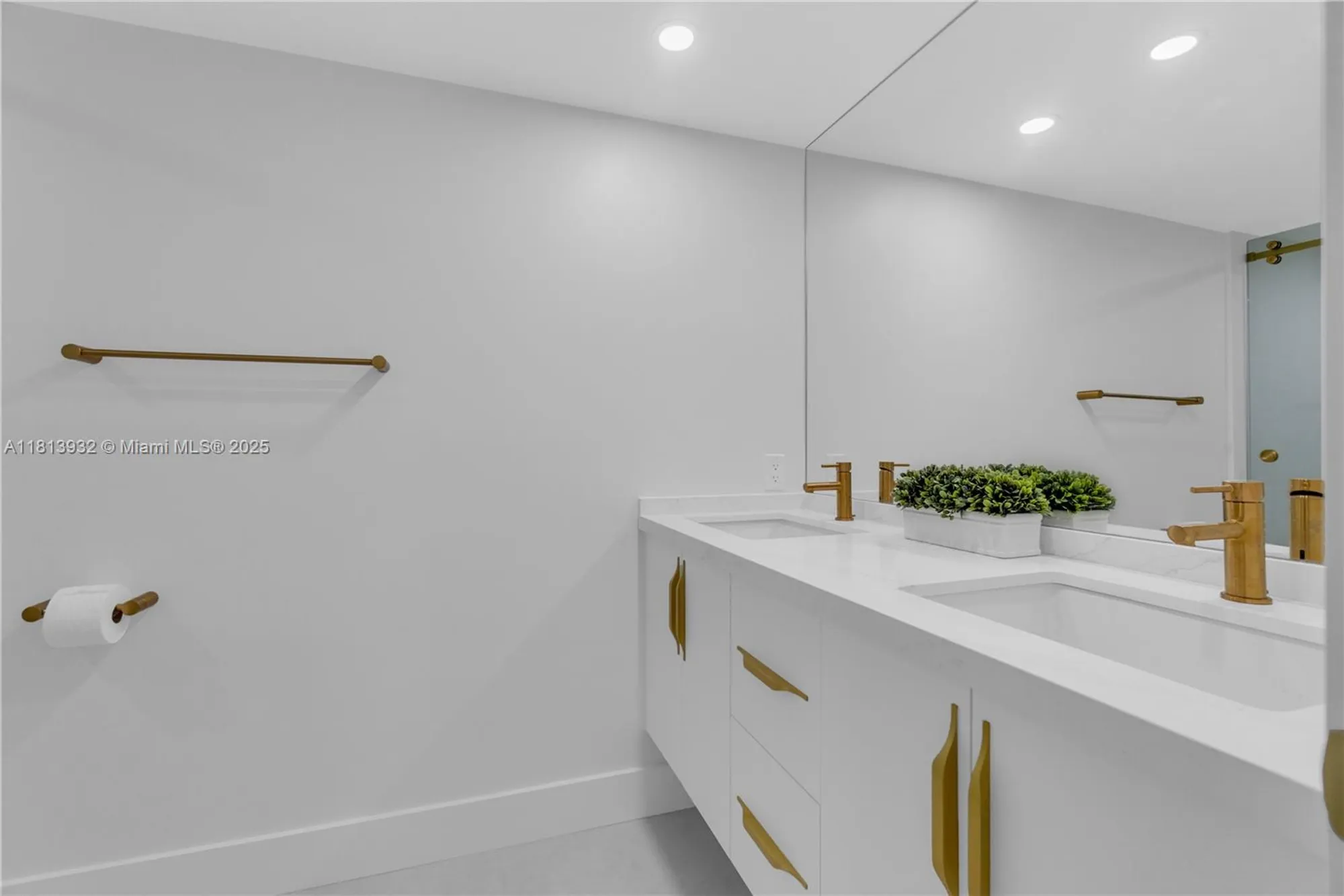 Property Slideshow image 10 of 38 | 1201 s ocean dr 507s, Hollywood, FL, 33019