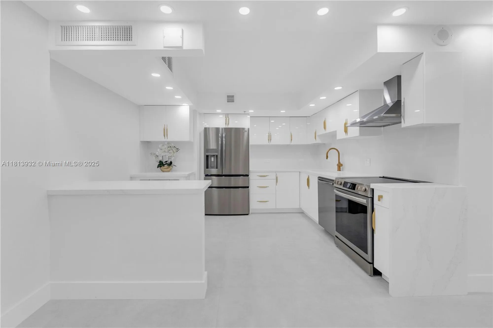 Property Slideshow image 3 of 38 | 1201 s ocean dr 507s, Hollywood, FL, 33019