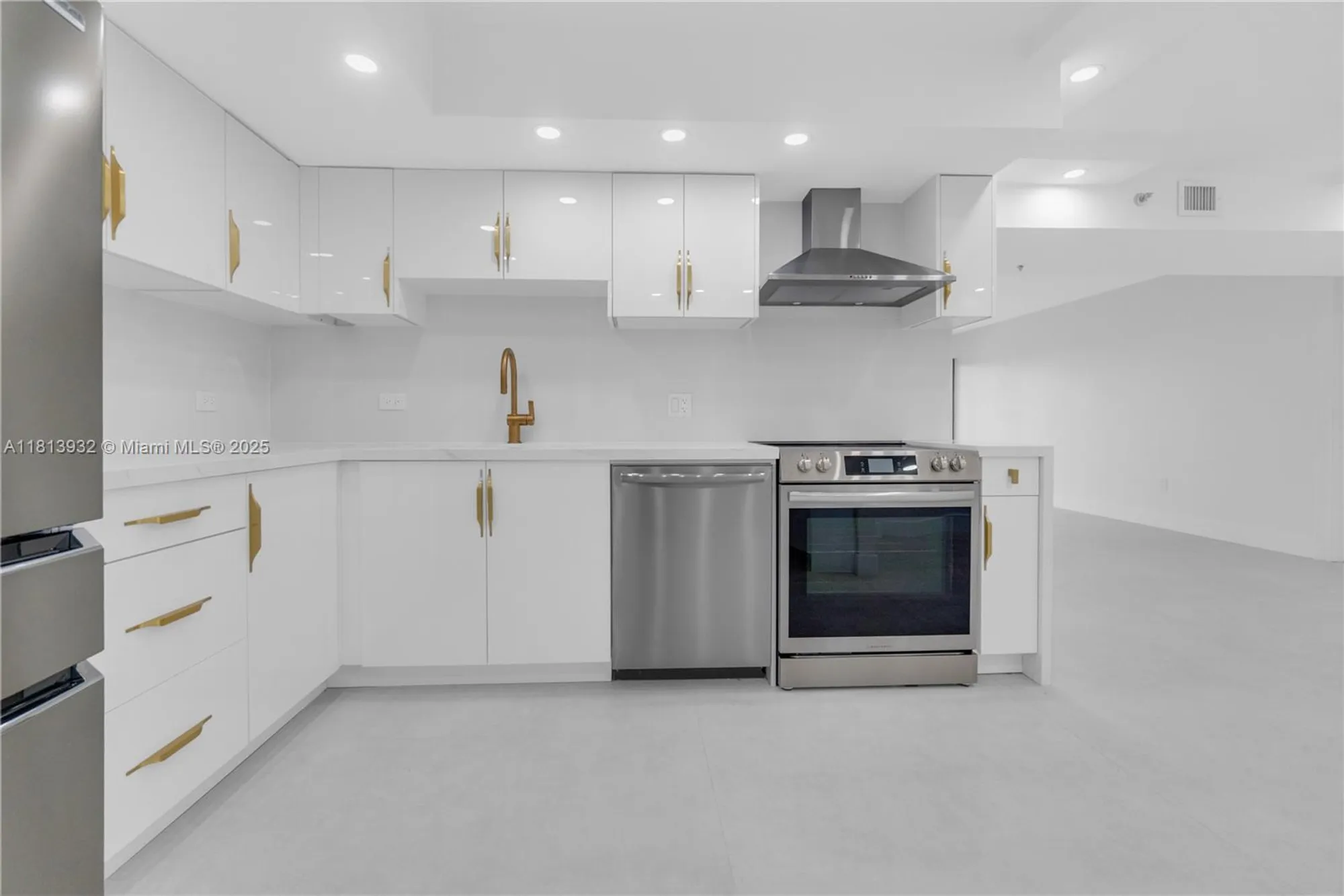 Property Slideshow image 6 of 38 | 1201 s ocean dr 507s, Hollywood, FL, 33019