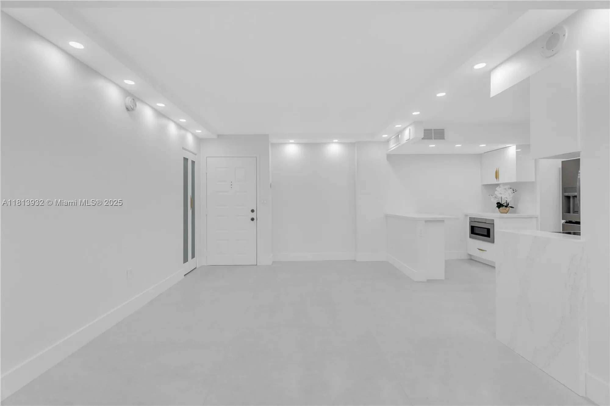 Property Slideshow image 9 of 38 | 1201 s ocean dr 507s, Hollywood, FL, 33019