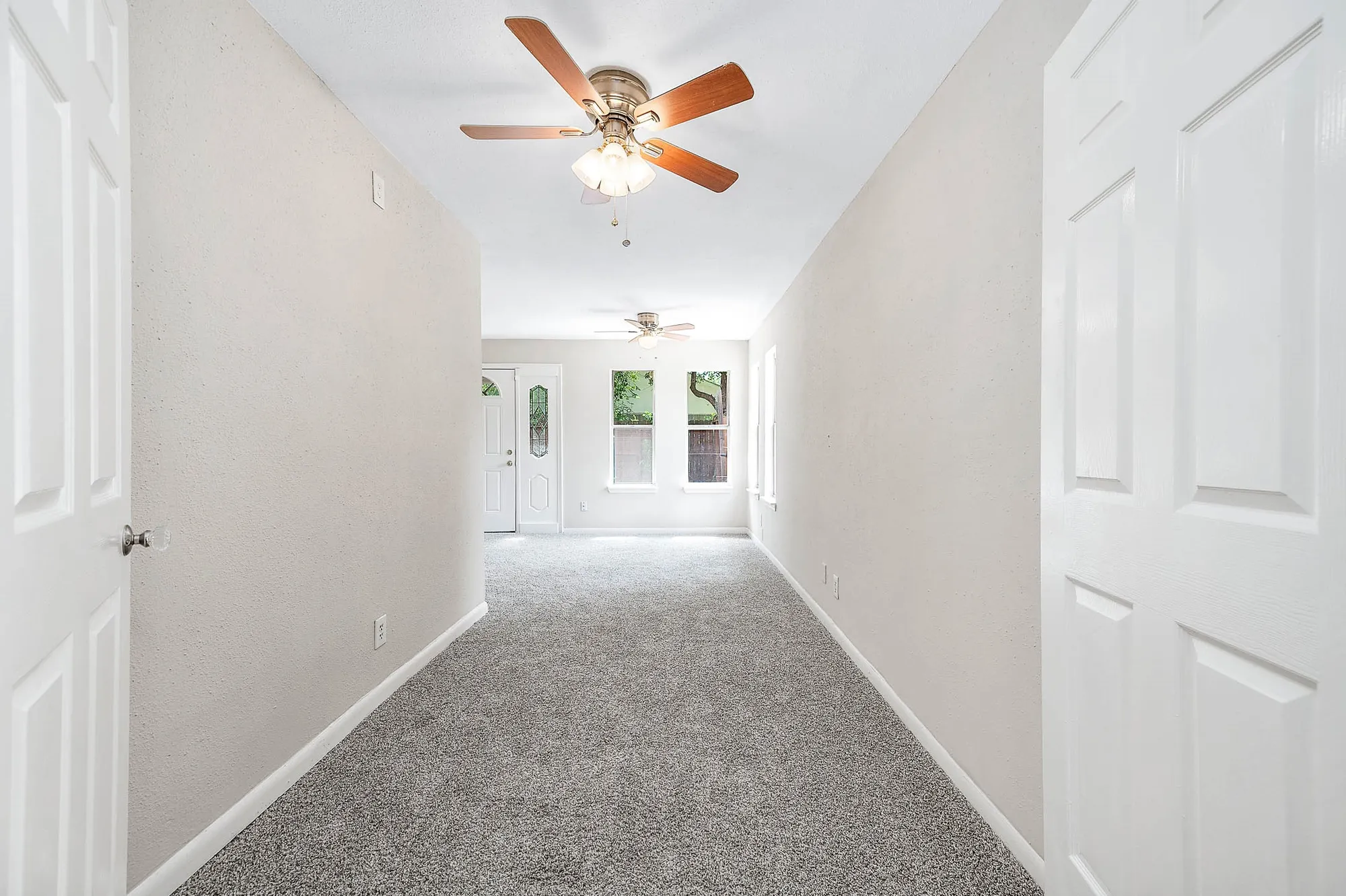 Property Slideshow image 14 of 31 | 915 w primrose meadows cir, Pearland, TX, 77584