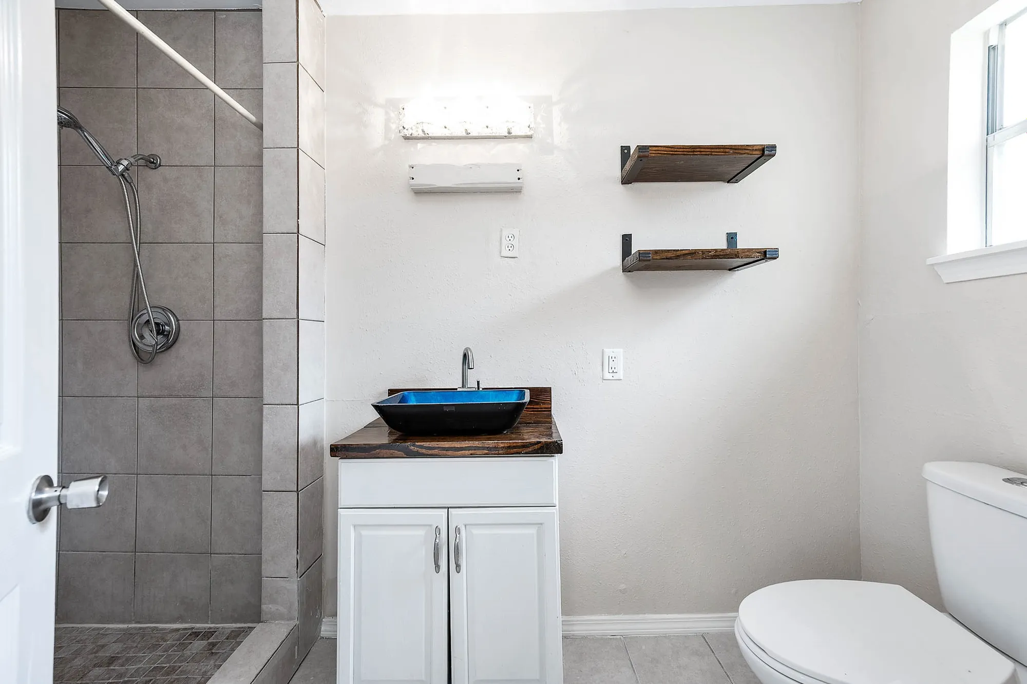 Property Slideshow image 17 of 31 | 915 w primrose meadows cir, Pearland, TX, 77584