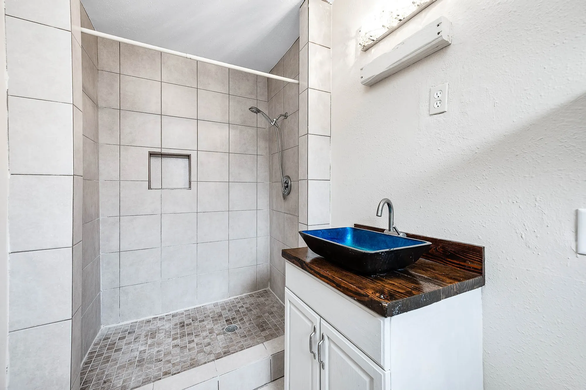 Property Slideshow image 18 of 31 | 915 w primrose meadows cir, Pearland, TX, 77584