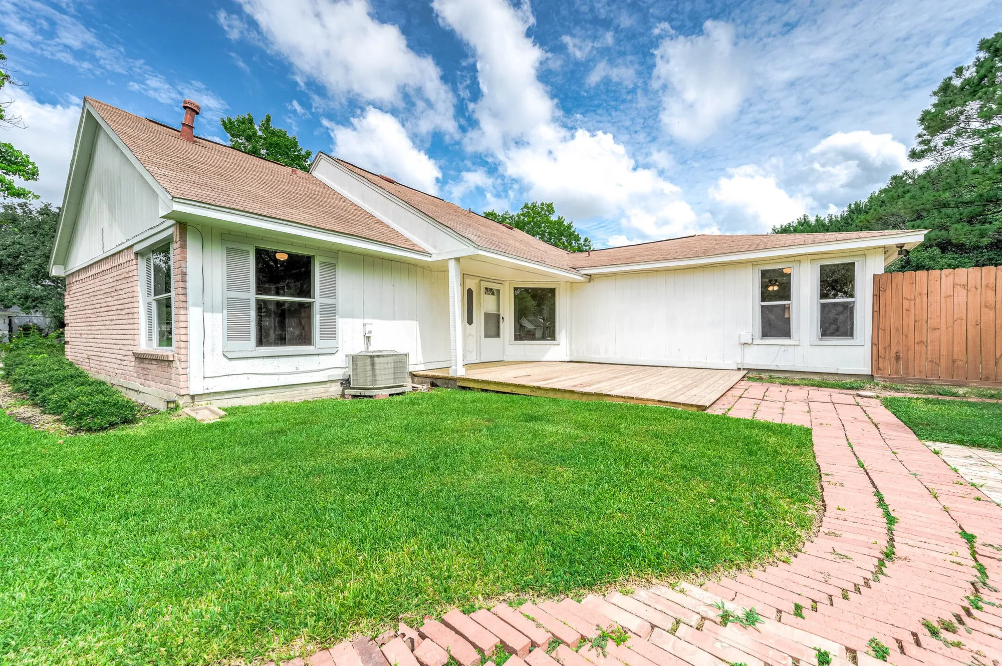 Property Slideshow image 26 of 31 | 915 w primrose meadows cir, Pearland, TX, 77584