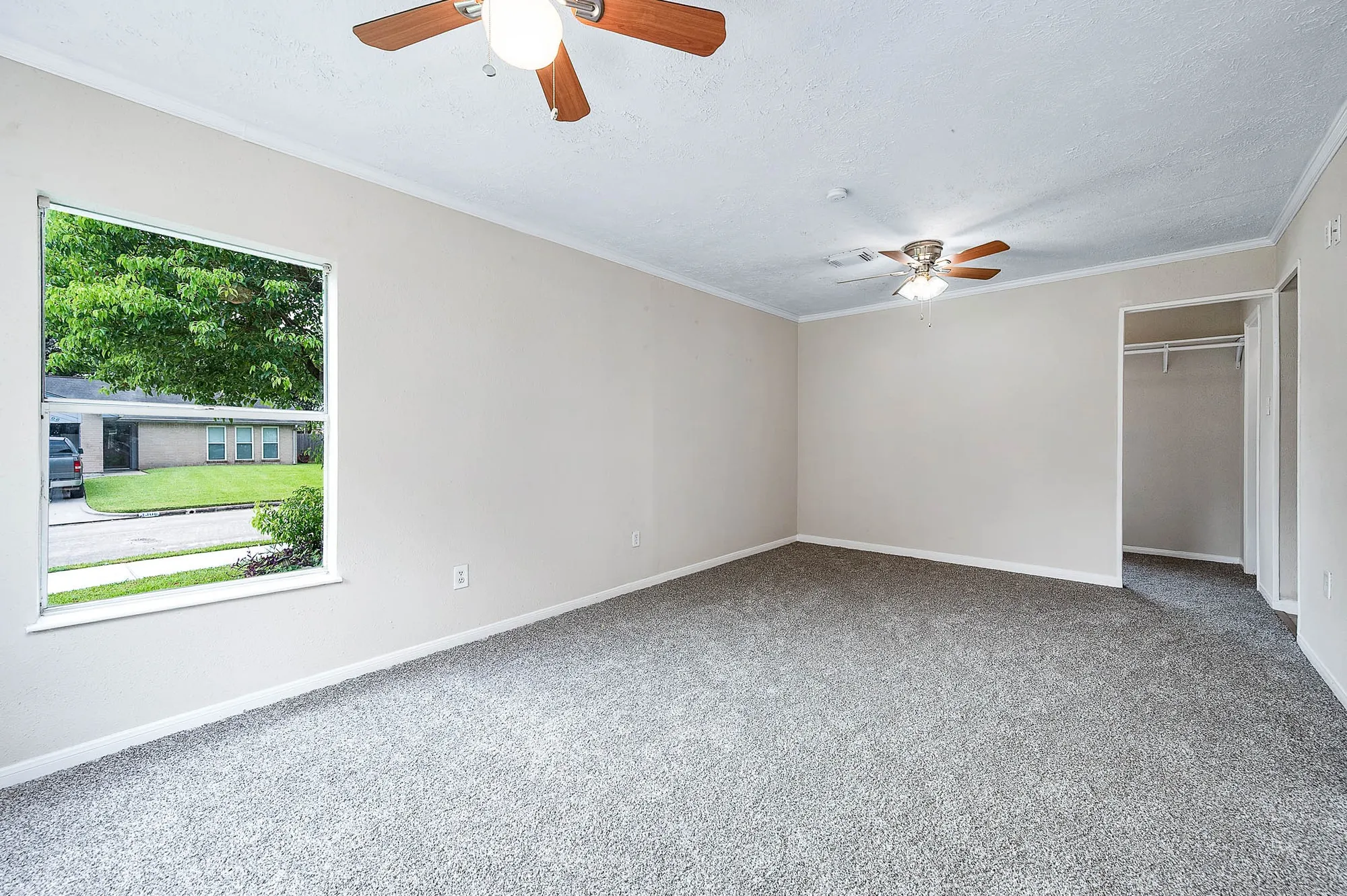 Property Slideshow image 20 of 31 | 915 w primrose meadows cir, Pearland, TX, 77584